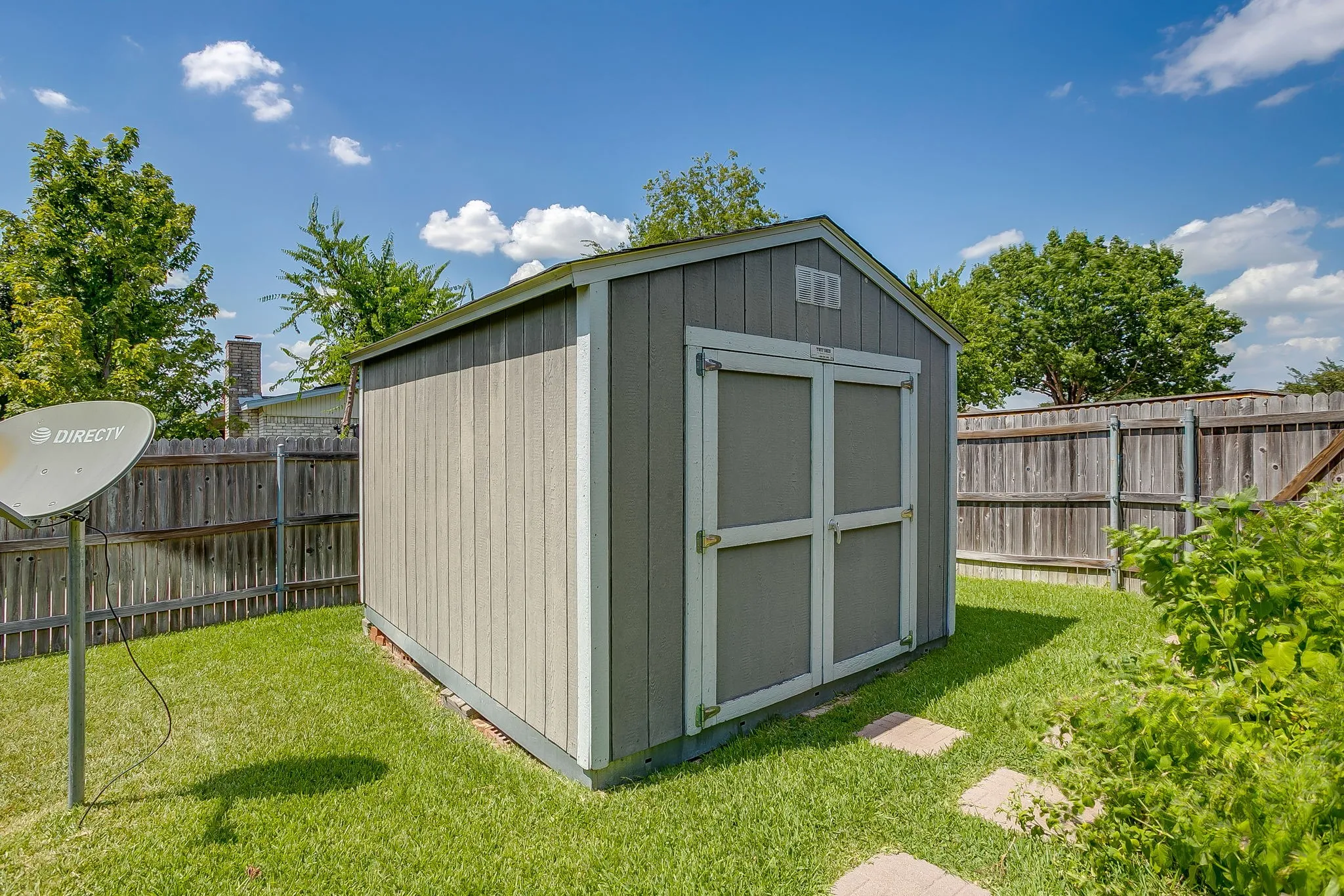 Single Family Residence For Sale in Dallas County , 1846 Lewis Trail, Grand Prairie, Texas 75052, 3 Bedroom, 2 Bathroom, 2 Garage spaces, 2,030 Sqft, built in 1979, mls#21345769, Real Estate Agent in Grand Prairie, Homes For Sale in Dallas county, Homes For Sale in Grand Prairie, Realtor in Grand Prairie Texas, Real Estate Brokerage Independent Realty Texas, Luminita Cordes Realtor