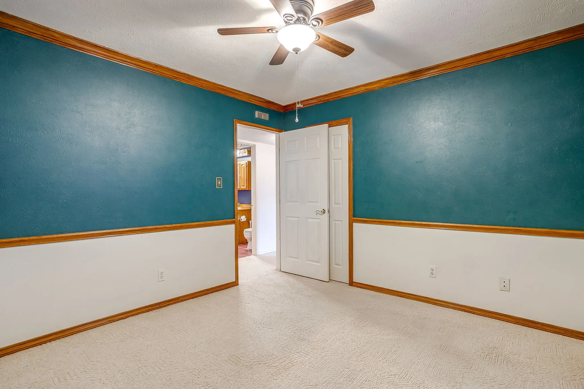Single Family Residence For Sale in Dallas County , 1846 Lewis Trail, Grand Prairie, Texas 75052, 3 Bedroom, 2 Bathroom, 2 Garage spaces, 2,030 Sqft, built in 1979, mls#21345769, Real Estate Agent in Grand Prairie, Homes For Sale in Dallas county, Homes For Sale in Grand Prairie, Realtor in Grand Prairie Texas, Real Estate Brokerage Independent Realty Texas, Luminita Cordes Realtor
