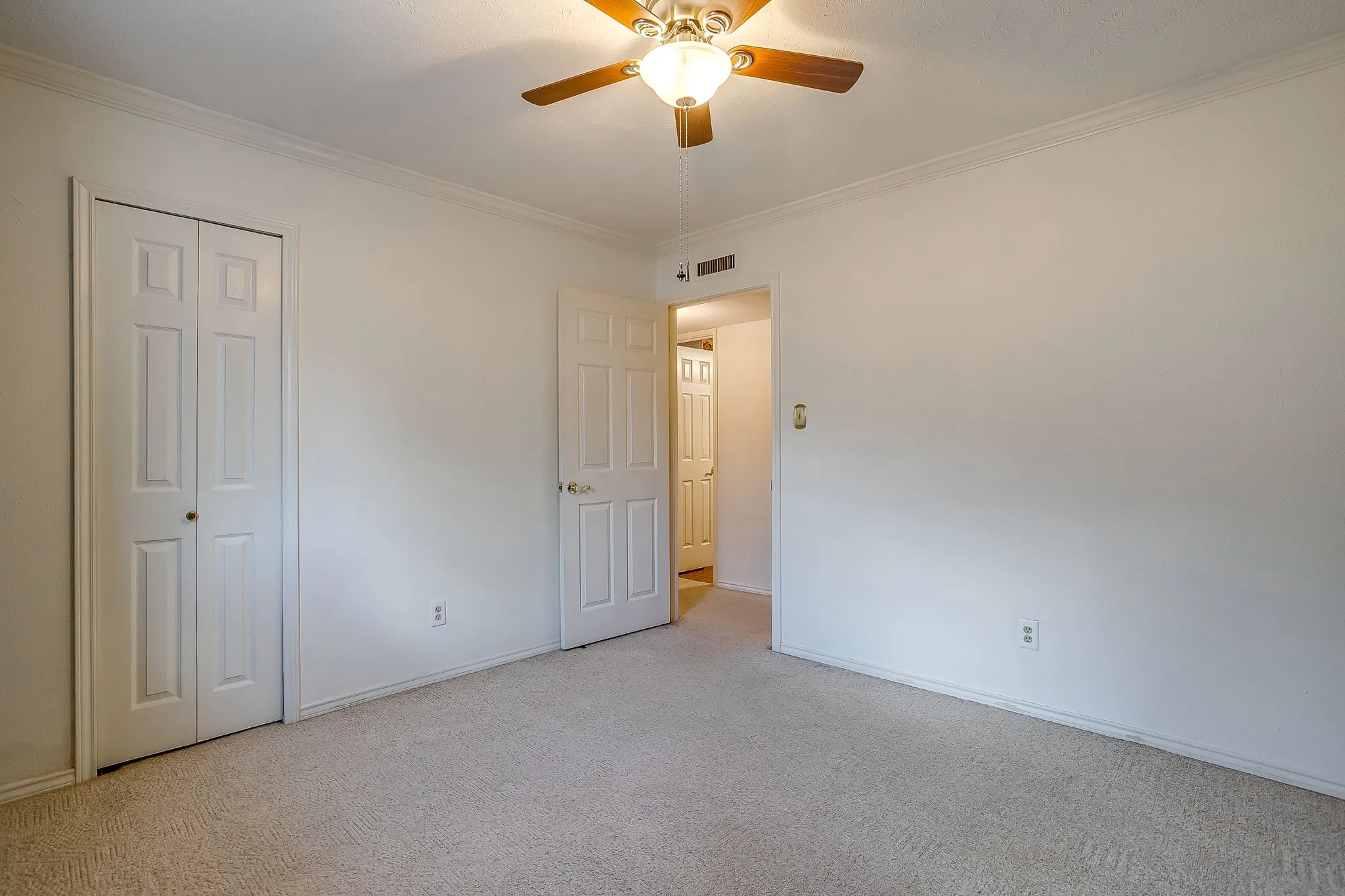 Single Family Residence For Sale in Dallas County , 1846 Lewis Trail, Grand Prairie, Texas 75052, 3 Bedroom, 2 Bathroom, 2 Garage spaces, 2,030 Sqft, built in 1979, mls#21345769, Real Estate Agent in Grand Prairie, Homes For Sale in Dallas county, Homes For Sale in Grand Prairie, Realtor in Grand Prairie Texas, Real Estate Brokerage Independent Realty Texas, Luminita Cordes Realtor