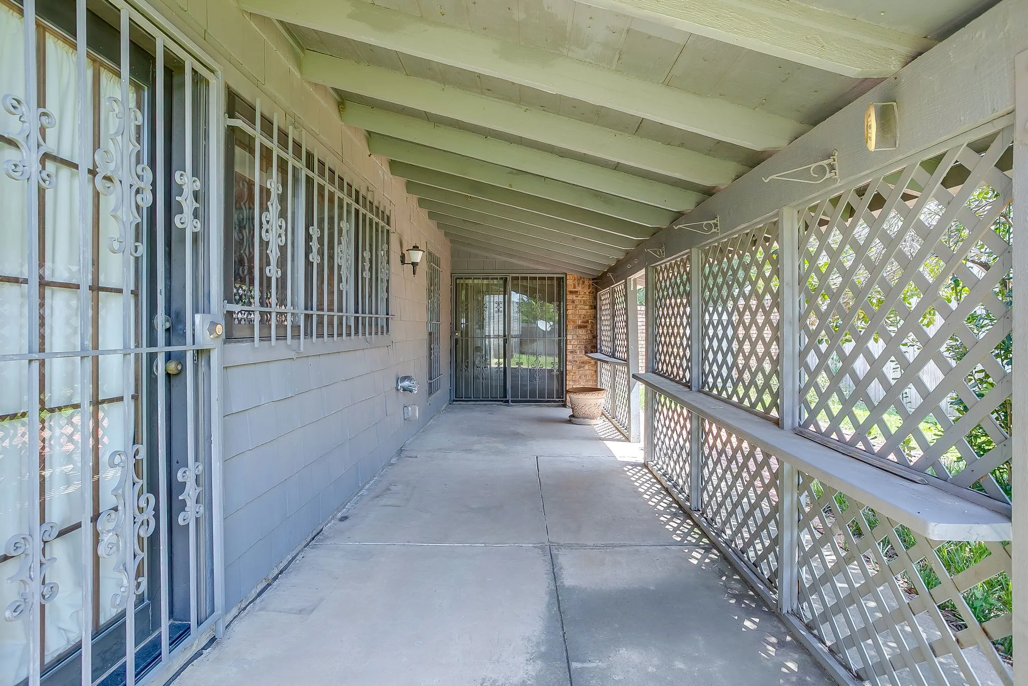 Single Family Residence For Sale in Dallas County , 1846 Lewis Trail, Grand Prairie, Texas 75052, 3 Bedroom, 2 Bathroom, 2 Garage spaces, 2,030 Sqft, built in 1979, mls#21345769, Real Estate Agent in Grand Prairie, Homes For Sale in Dallas county, Homes For Sale in Grand Prairie, Realtor in Grand Prairie Texas, Real Estate Brokerage Independent Realty Texas, Luminita Cordes Realtor