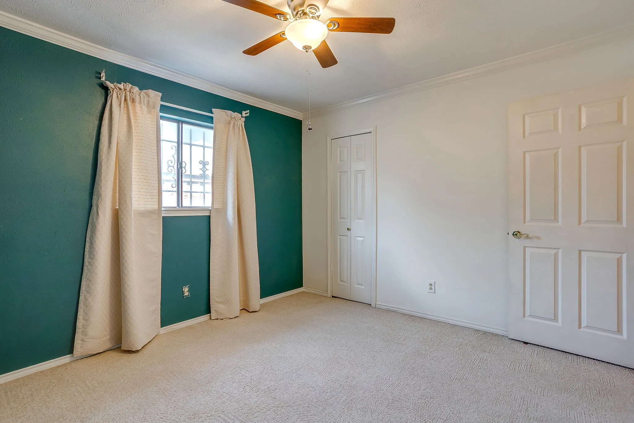 Single Family Residence For Sale in Dallas County , 1846 Lewis Trail, Grand Prairie, Texas 75052, 3 Bedroom, 2 Bathroom, 2 Garage spaces, 2,030 Sqft, built in 1979, mls#21345769, Real Estate Agent in Grand Prairie, Homes For Sale in Dallas county, Homes For Sale in Grand Prairie, Realtor in Grand Prairie Texas, Real Estate Brokerage Independent Realty Texas, Luminita Cordes Realtor