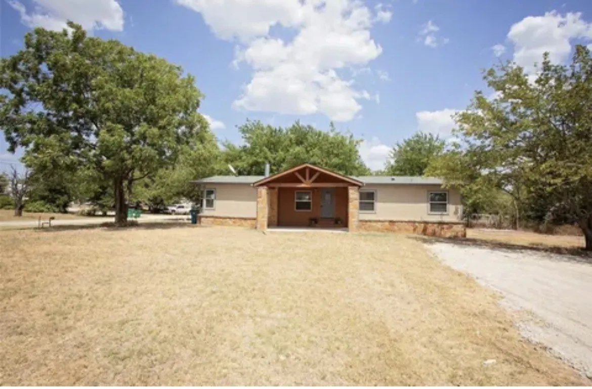 Mobile Home For Rent in Palo Pinto County , 128 Burkhalter Street, Graford, Texas 76449, 4 Bedroom, 2 Bathroom, Garage spaces, 1,566 Sqft, built in 1996, mls#21342761, Real Estate Agent in Graford, Homes For Rent in Palo Pinto county, Homes For Rent in Graford, Realtor in Graford Texas, Real Estate Brokerage Independent Realty Texas, Luminita Cordes Realtor