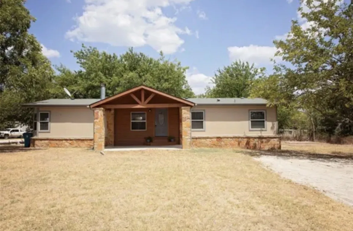 Mobile Home For Rent in Palo Pinto County , 128 Burkhalter Street, Graford, Texas 76449, 4 Bedroom, 2 Bathroom, Garage spaces, 1,566 Sqft, built in 1996, mls#21342761, Real Estate Agent in Graford, Homes For Rent in Palo Pinto county, Homes For Rent in Graford, Realtor in Graford Texas, Real Estate Brokerage Independent Realty Texas, Luminita Cordes Realtor