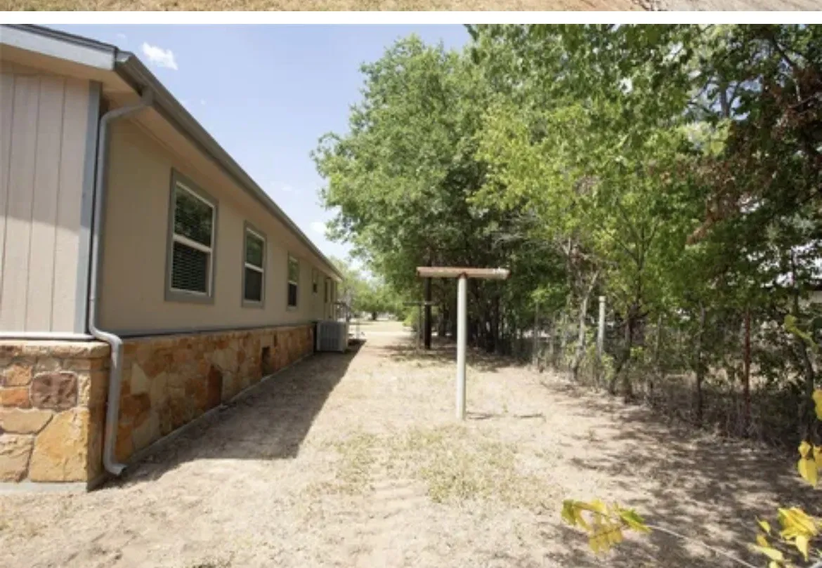 Mobile Home For Rent in Palo Pinto County , 128 Burkhalter Street, Graford, Texas 76449, 4 Bedroom, 2 Bathroom, Garage spaces, 1,566 Sqft, built in 1996, mls#21342761, Real Estate Agent in Graford, Homes For Rent in Palo Pinto county, Homes For Rent in Graford, Realtor in Graford Texas, Real Estate Brokerage Independent Realty Texas, Luminita Cordes Realtor