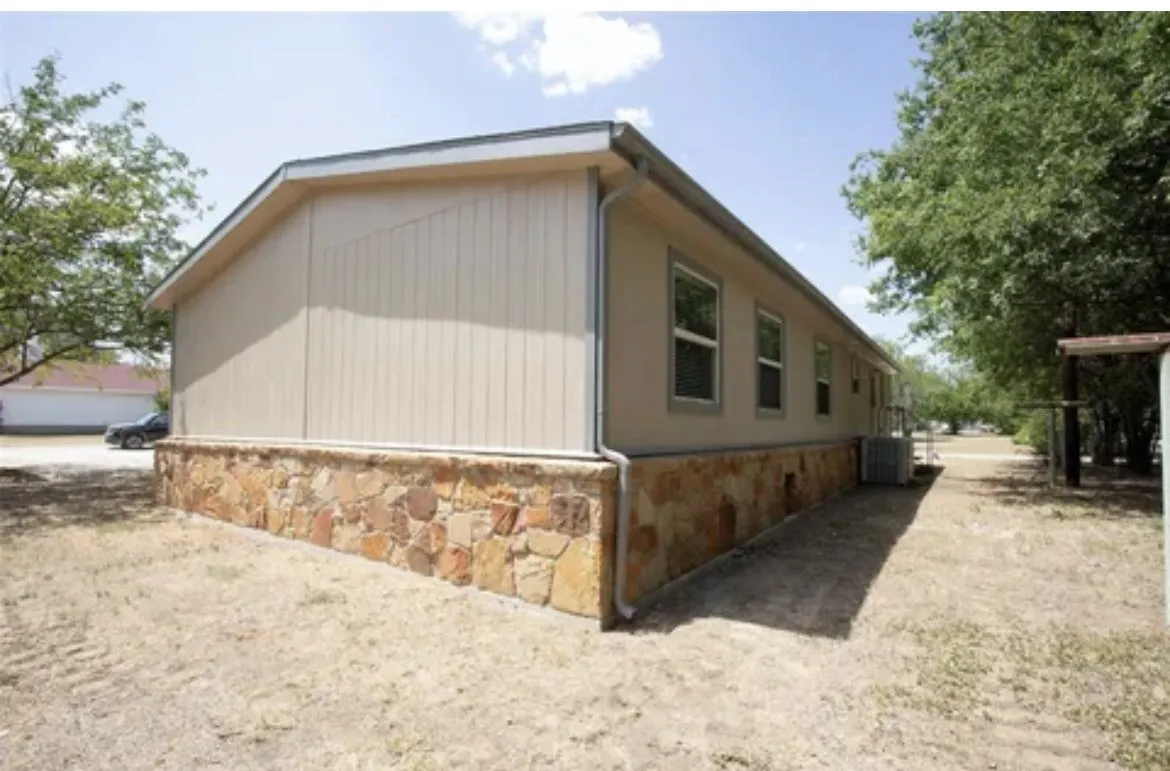 Mobile Home For Rent in Palo Pinto County , 128 Burkhalter Street, Graford, Texas 76449, 4 Bedroom, 2 Bathroom, Garage spaces, 1,566 Sqft, built in 1996, mls#21342761, Real Estate Agent in Graford, Homes For Rent in Palo Pinto county, Homes For Rent in Graford, Realtor in Graford Texas, Real Estate Brokerage Independent Realty Texas, Luminita Cordes Realtor