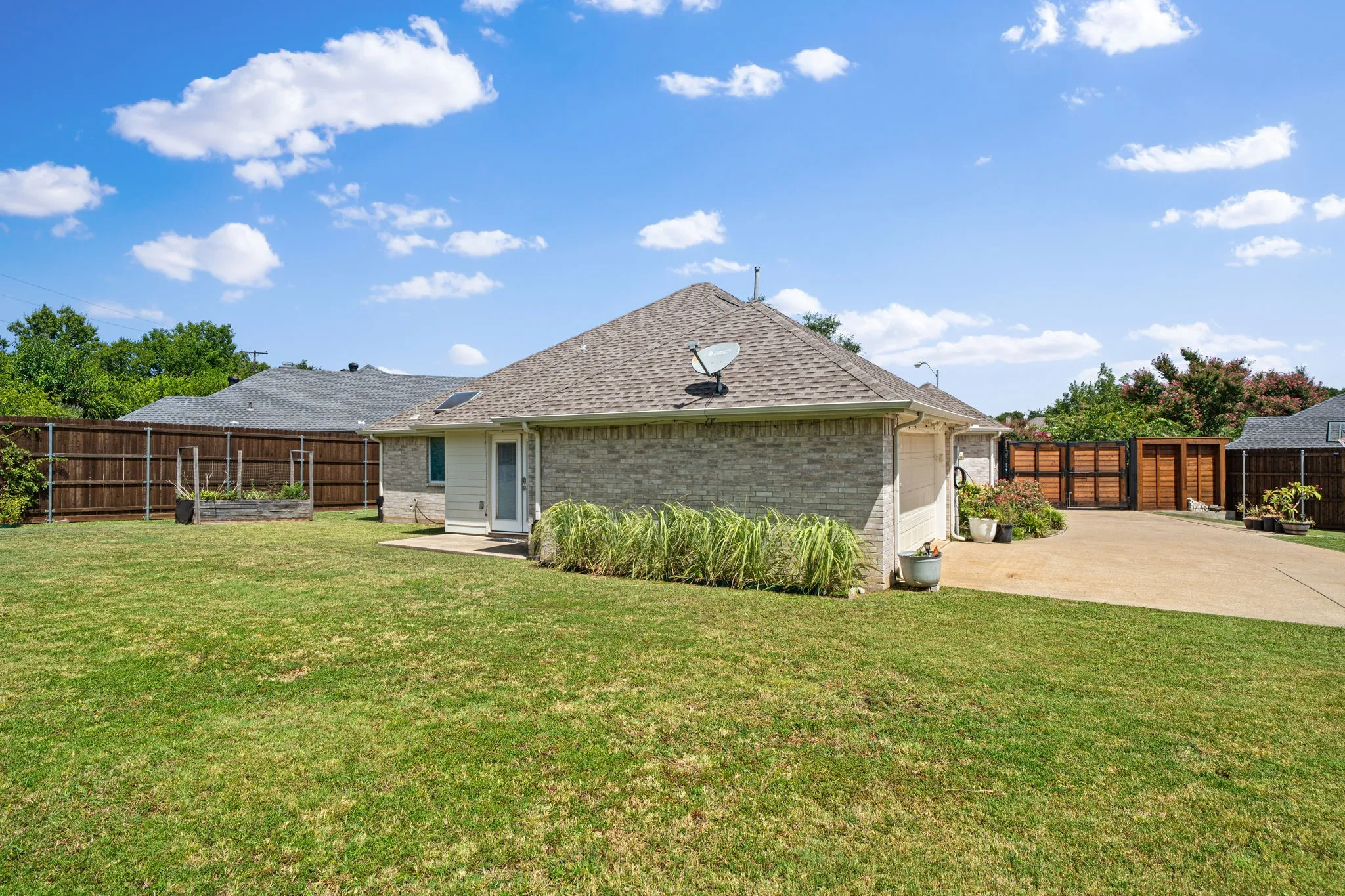 Single Family Residence For Rent in Dallas County , 6402 Bluebonnet Drive, Rowlett, Texas 75089, 3 Bedroom, 3 Bathroom, 2 Garage spaces, 2,181 Sqft, built in 2001, mls#21346728, Real Estate Agent in Rowlett, Homes For Rent in Dallas county, Homes For Rent in Rowlett, Realtor in Rowlett Texas, Real Estate Brokerage Independent Realty Texas, Luminita Cordes Realtor