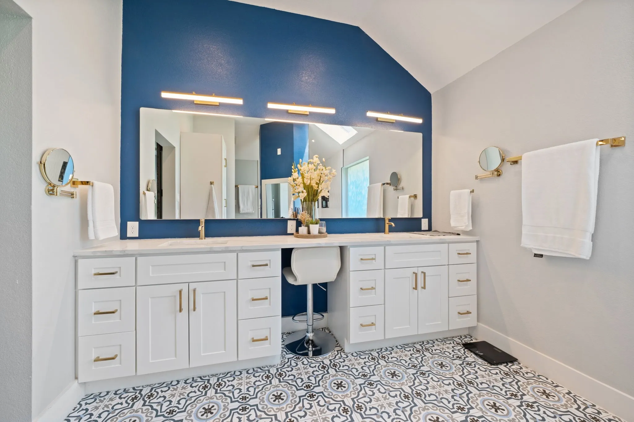 Single Family Residence For Rent in Dallas County , 6402 Bluebonnet Drive, Rowlett, Texas 75089, 3 Bedroom, 3 Bathroom, 2 Garage spaces, 2,181 Sqft, built in 2001, mls#21346728, Real Estate Agent in Rowlett, Homes For Rent in Dallas county, Homes For Rent in Rowlett, Realtor in Rowlett Texas, Real Estate Brokerage Independent Realty Texas, Luminita Cordes Realtor