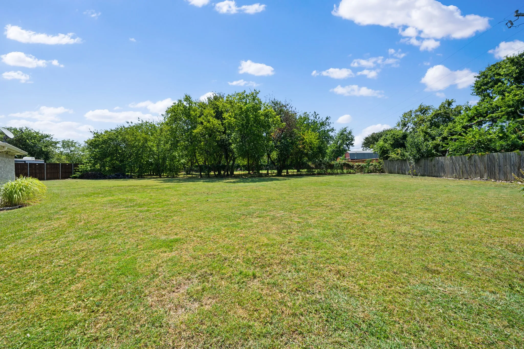 Single Family Residence For Rent in Dallas County , 6402 Bluebonnet Drive, Rowlett, Texas 75089, 3 Bedroom, 3 Bathroom, 2 Garage spaces, 2,181 Sqft, built in 2001, mls#21346728, Real Estate Agent in Rowlett, Homes For Rent in Dallas county, Homes For Rent in Rowlett, Realtor in Rowlett Texas, Real Estate Brokerage Independent Realty Texas, Luminita Cordes Realtor