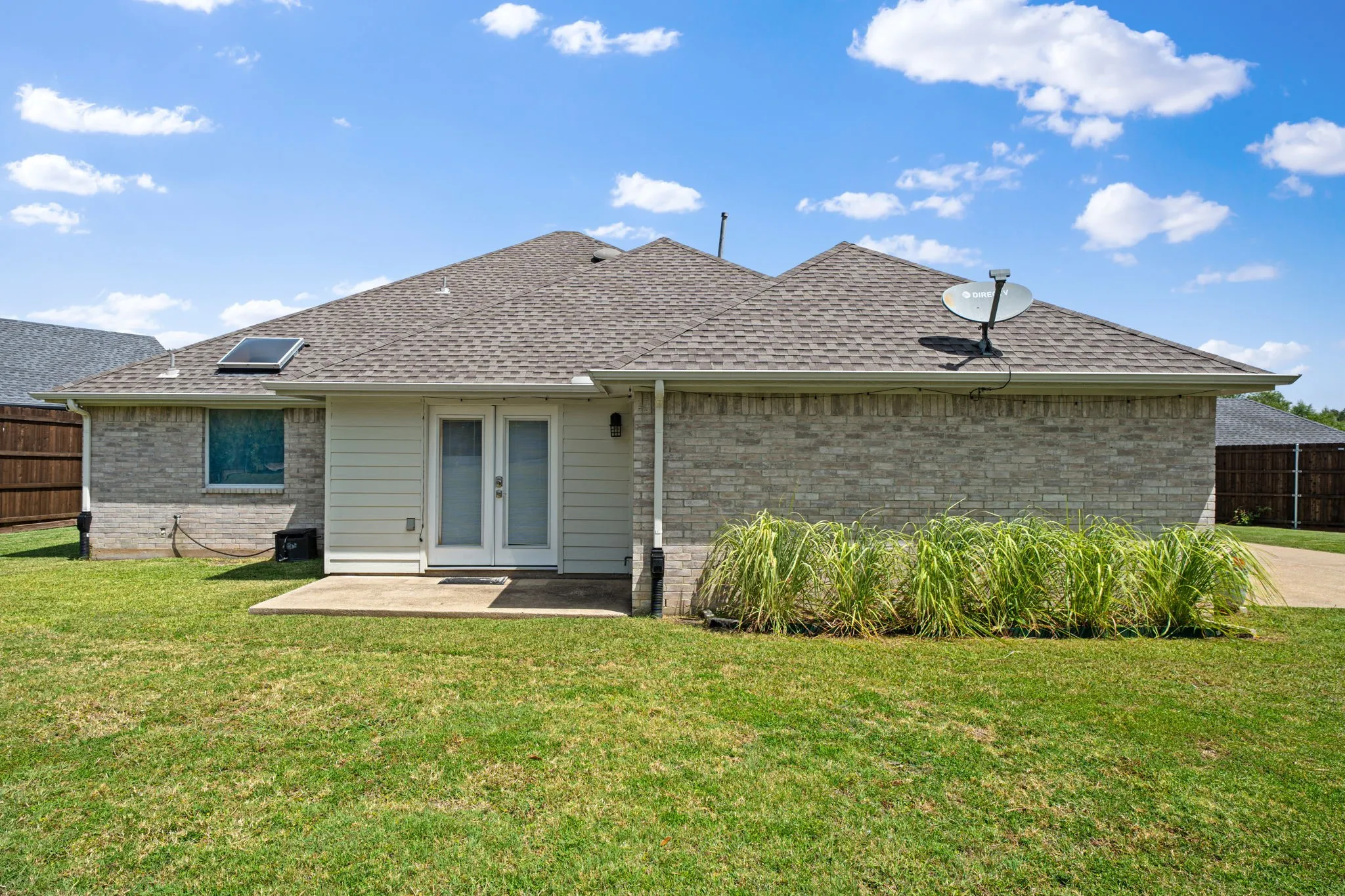 Single Family Residence For Rent in Dallas County , 6402 Bluebonnet Drive, Rowlett, Texas 75089, 3 Bedroom, 3 Bathroom, 2 Garage spaces, 2,181 Sqft, built in 2001, mls#21346728, Real Estate Agent in Rowlett, Homes For Rent in Dallas county, Homes For Rent in Rowlett, Realtor in Rowlett Texas, Real Estate Brokerage Independent Realty Texas, Luminita Cordes Realtor