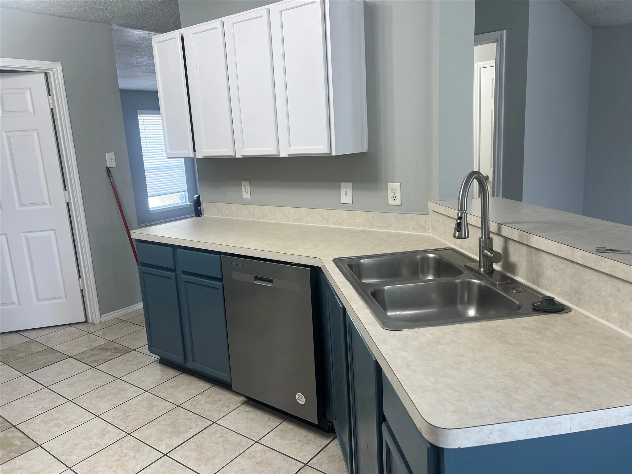 Single Family Residence For Rent in Denton County , 1538 Thornhill Lane, Little Elm, Texas 75068, 4 Bedrooms, 3 Bathrooms, 2 Garage spaces, 2,359 Sqft, built in 2002, Price $2,680, mls#21346733, Real Estate Agent in Little Elm, Homes For Rent in Denton county, Homes For Rent in Little Elm, Realtor in Little Elm Texas, Real Estate Brokerage Independent Realty Texas, Luminita Cordes Realtor