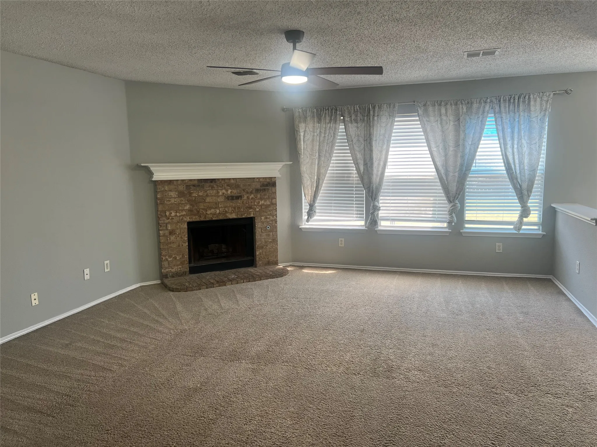 Single Family Residence For Rent in Denton County , 1538 Thornhill Lane, Little Elm, Texas 75068, 4 Bedrooms, 3 Bathrooms, 2 Garage spaces, 2,359 Sqft, built in 2002, Price $2,680, mls#21346733, Real Estate Agent in Little Elm, Homes For Rent in Denton county, Homes For Rent in Little Elm, Realtor in Little Elm Texas, Real Estate Brokerage Independent Realty Texas, Luminita Cordes Realtor