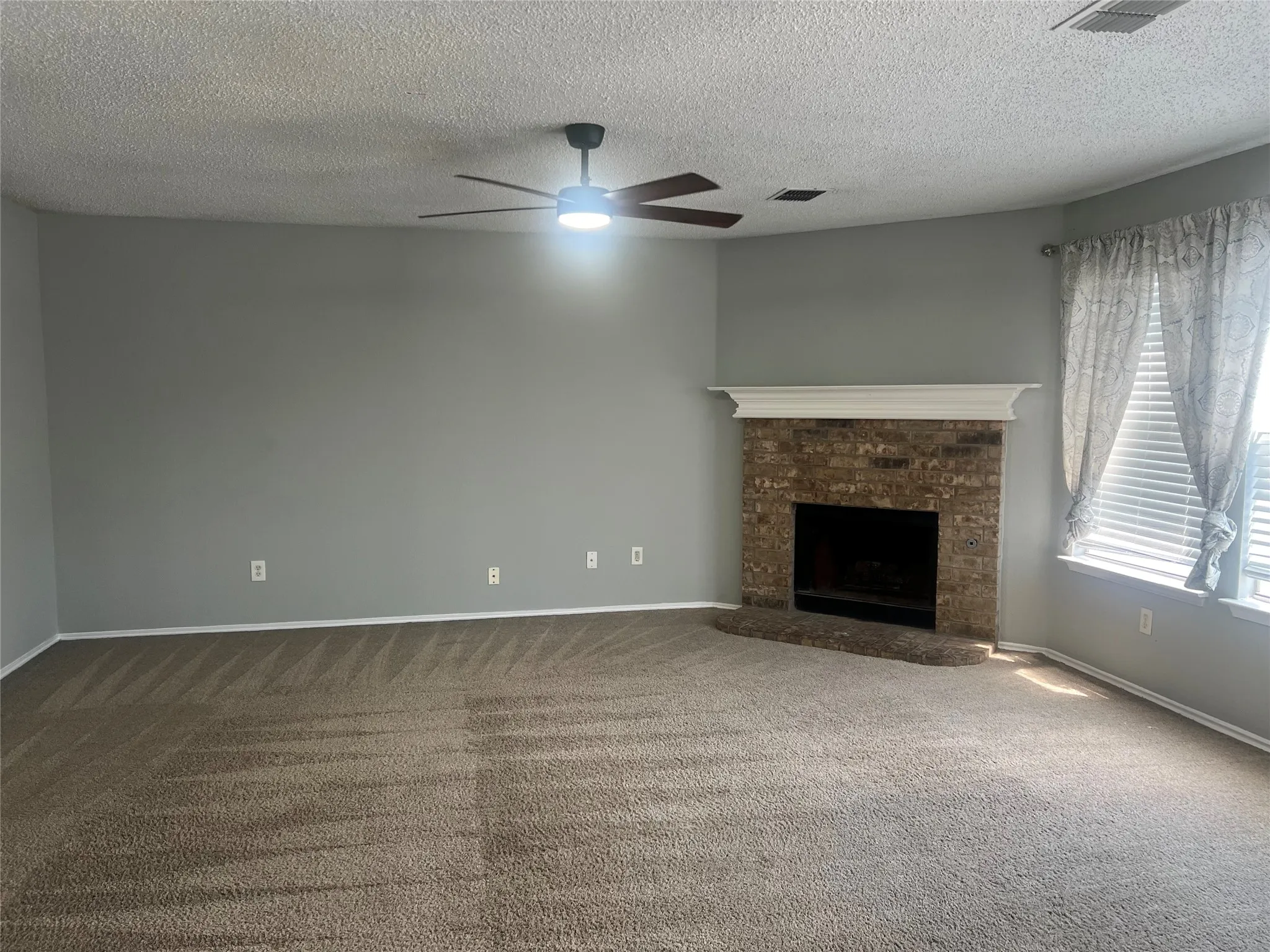 Single Family Residence For Rent in Denton County , 1538 Thornhill Lane, Little Elm, Texas 75068, 4 Bedrooms, 3 Bathrooms, 2 Garage spaces, 2,359 Sqft, built in 2002, Price $2,680, mls#21346733, Real Estate Agent in Little Elm, Homes For Rent in Denton county, Homes For Rent in Little Elm, Realtor in Little Elm Texas, Real Estate Brokerage Independent Realty Texas, Luminita Cordes Realtor