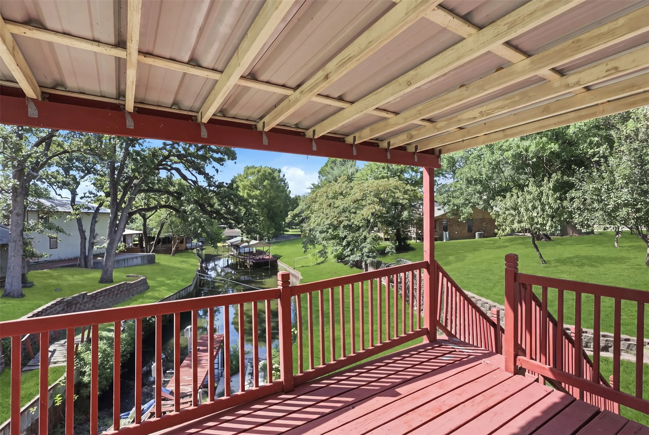 Single Family Residence For Sale in Henderson County , 1913 Austin Aisle, Tool, Texas 75143, 3 Bedroom, 3 Bathroom, Garage spaces, 1,932 Sqft, built in 1971, mls#21344340, Real Estate Agent in Tool, Homes For Sale in Henderson county, Homes For Sale in Tool, Realtor in Tool Texas, Real Estate Brokerage Independent Realty Texas, Luminita Cordes Realtor