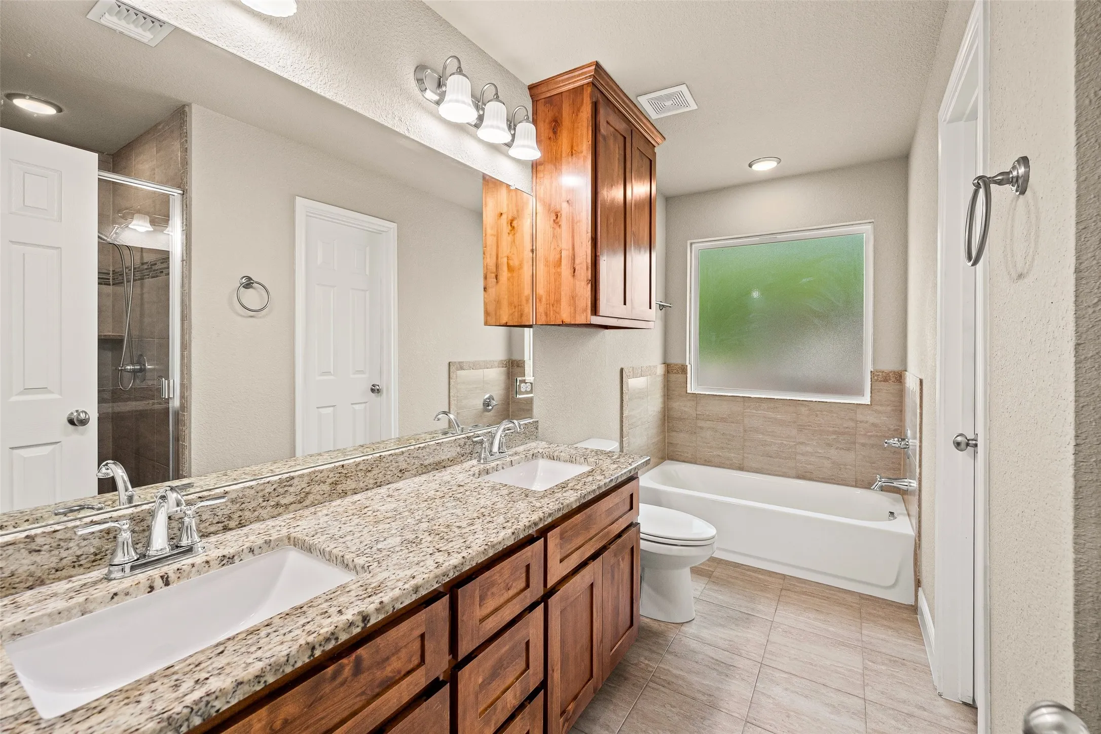 Single Family Residence For Sale in Parker County , 417 W 7th Street, Weatherford, Texas 76086, 3 Bedroom, 2 Bathroom, 2 Garage spaces, 1,807 Sqft, built in 2019, mls#21346449, Real Estate Agent in Weatherford, Homes For Sale in Parker county, Homes For Sale in Weatherford, Realtor in Weatherford Texas, Real Estate Brokerage Independent Realty Texas, Luminita Cordes Realtor