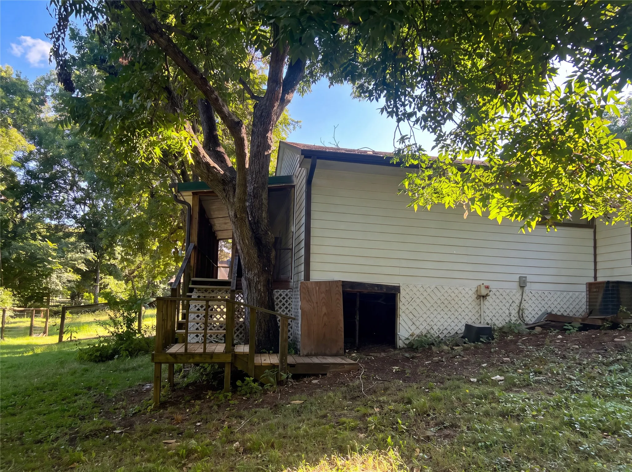 Single Family Residence For Sale in Rains County , 120 Rs County Road 1623, Lone Oak, Texas 75453, 3 Bedroom, 3 Bathroom, Garage spaces, 2,510 Sqft, built in 1995, mls#21346626, Real Estate Agent in Lone Oak, Homes For Sale in Rains county, Homes For Sale in Lone Oak, Realtor in Lone Oak Texas, Real Estate Brokerage Independent Realty Texas, Luminita Cordes Realtor