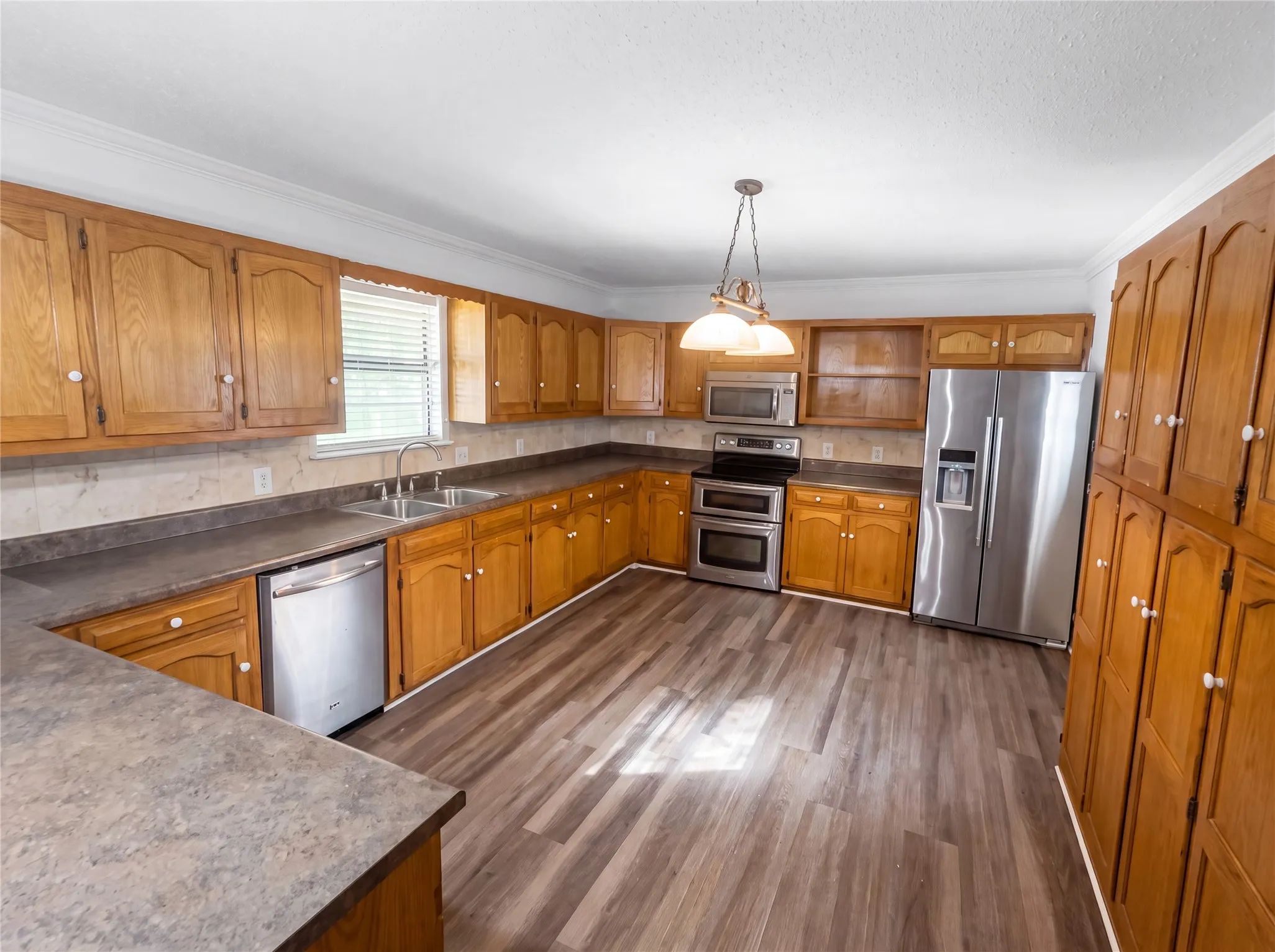 Single Family Residence For Sale in Rains County , 120 Rs County Road 1623, Lone Oak, Texas 75453, 3 Bedroom, 3 Bathroom, Garage spaces, 2,510 Sqft, built in 1995, mls#21346626, Real Estate Agent in Lone Oak, Homes For Sale in Rains county, Homes For Sale in Lone Oak, Realtor in Lone Oak Texas, Real Estate Brokerage Independent Realty Texas, Luminita Cordes Realtor