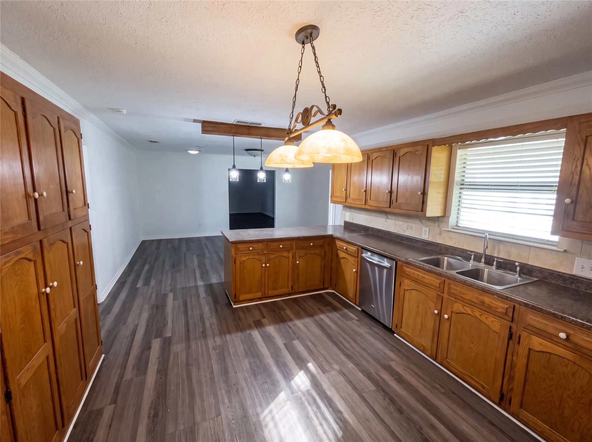 Single Family Residence For Sale in Rains County , 120 Rs County Road 1623, Lone Oak, Texas 75453, 3 Bedroom, 3 Bathroom, Garage spaces, 2,510 Sqft, built in 1995, mls#21346626, Real Estate Agent in Lone Oak, Homes For Sale in Rains county, Homes For Sale in Lone Oak, Realtor in Lone Oak Texas, Real Estate Brokerage Independent Realty Texas, Luminita Cordes Realtor