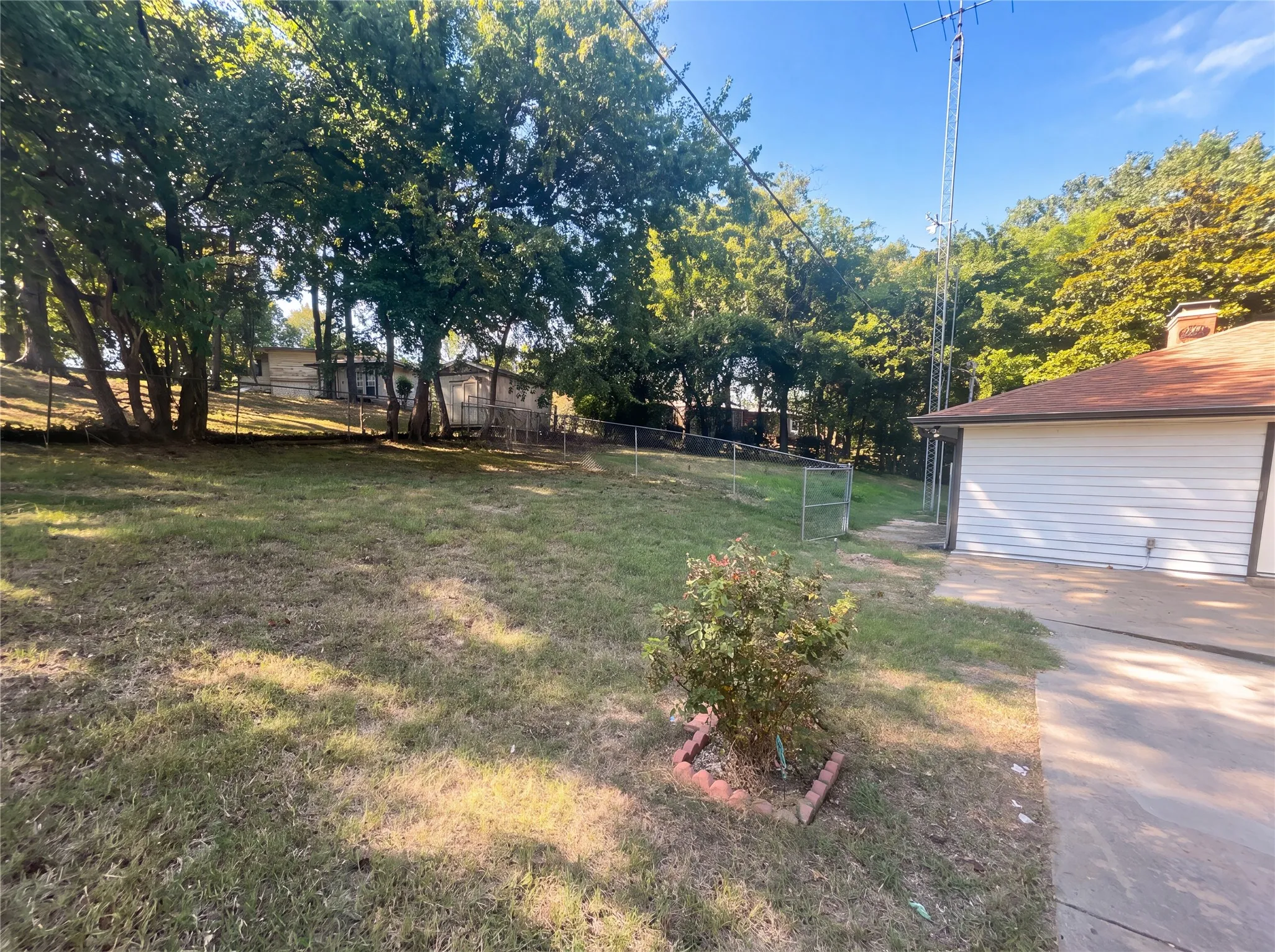 Single Family Residence For Sale in Rains County , 120 Rs County Road 1623, Lone Oak, Texas 75453, 3 Bedroom, 3 Bathroom, Garage spaces, 2,510 Sqft, built in 1995, mls#21346626, Real Estate Agent in Lone Oak, Homes For Sale in Rains county, Homes For Sale in Lone Oak, Realtor in Lone Oak Texas, Real Estate Brokerage Independent Realty Texas, Luminita Cordes Realtor