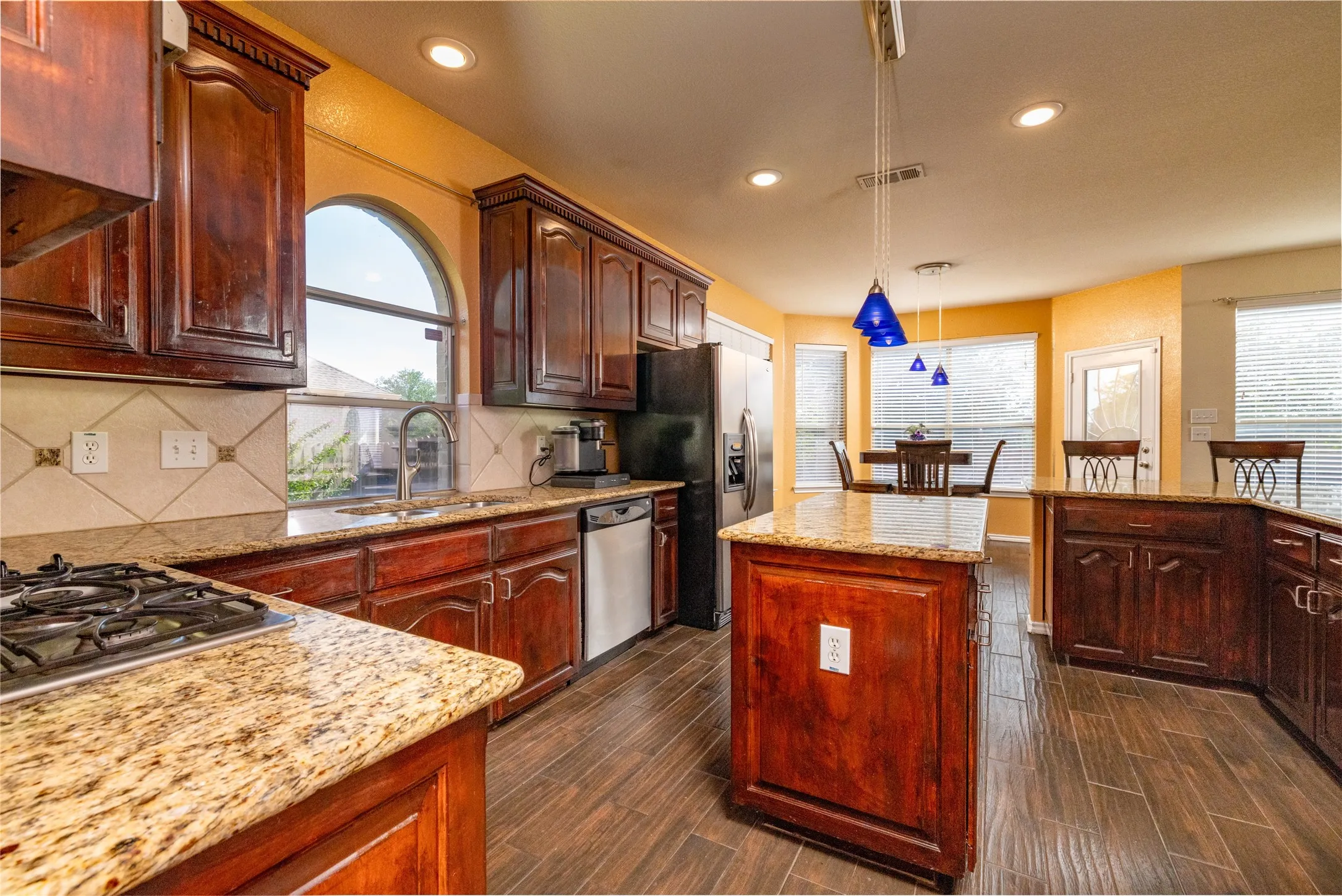 Single Family Residence For Sale in Tarrant County , 45 Beechcreek Drive, Edgecliff Village, Texas 76134, 4 Bedroom, 4 Bathroom, 3 Garage spaces, 2,977 Sqft, built in 2008, mls#21346461, Real Estate Agent in Edgecliff Village, Homes For Sale in Tarrant county, Homes For Sale in Edgecliff Village, Realtor in Edgecliff Village Texas, Real Estate Brokerage Independent Realty Texas, Luminita Cordes Realtor