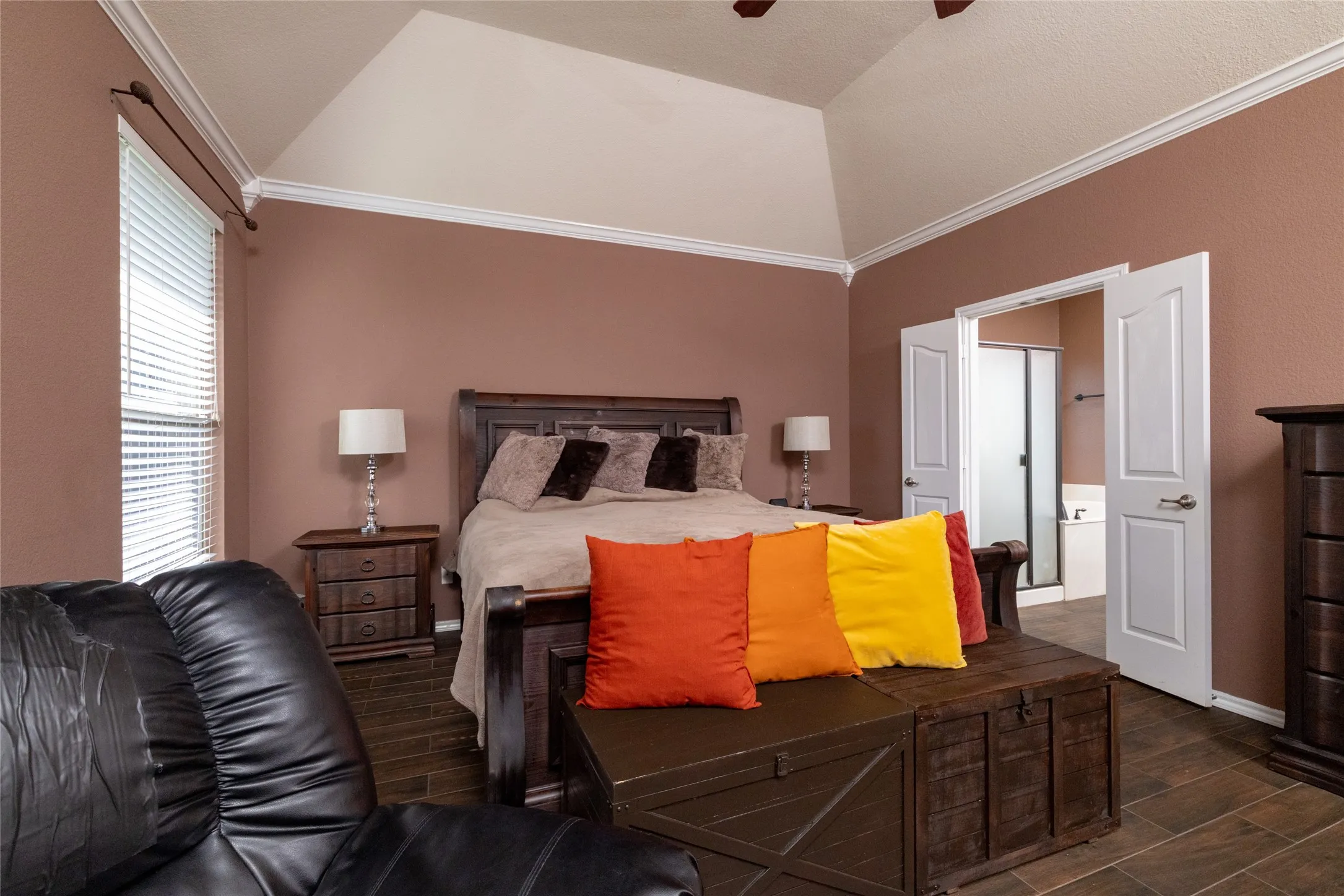Single Family Residence For Sale in Tarrant County , 45 Beechcreek Drive, Edgecliff Village, Texas 76134, 4 Bedroom, 4 Bathroom, 3 Garage spaces, 2,977 Sqft, built in 2008, mls#21346461, Real Estate Agent in Edgecliff Village, Homes For Sale in Tarrant county, Homes For Sale in Edgecliff Village, Realtor in Edgecliff Village Texas, Real Estate Brokerage Independent Realty Texas, Luminita Cordes Realtor