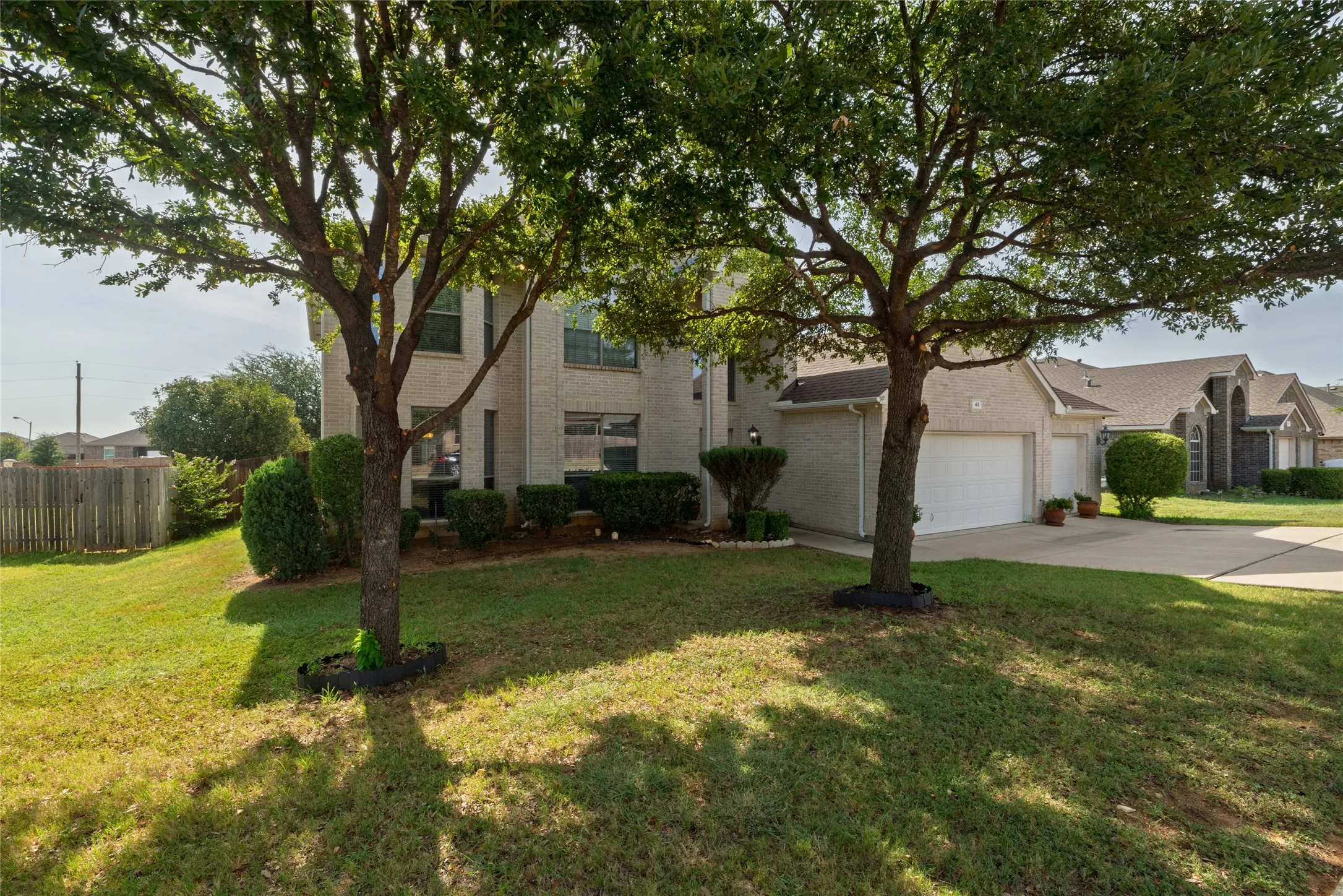 Single Family Residence For Sale in Tarrant County , 45 Beechcreek Drive, Edgecliff Village, Texas 76134, 4 Bedroom, 4 Bathroom, 3 Garage spaces, 2,977 Sqft, built in 2008, mls#21346461, Real Estate Agent in Edgecliff Village, Homes For Sale in Tarrant county, Homes For Sale in Edgecliff Village, Realtor in Edgecliff Village Texas, Real Estate Brokerage Independent Realty Texas, Luminita Cordes Realtor