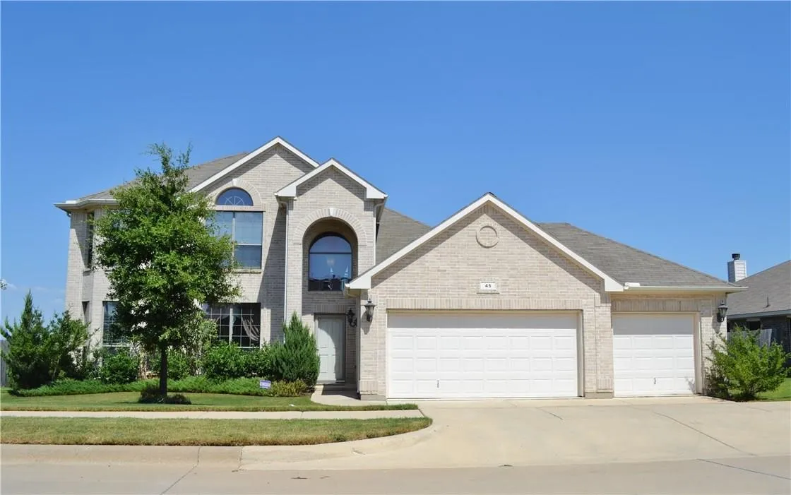 Single Family Residence For Sale in Tarrant County , 45 Beechcreek Drive, Edgecliff Village, Texas 76134, 4 Bedroom, 4 Bathroom, 3 Garage spaces, 2,977 Sqft, built in 2008, mls#21346461, Real Estate Agent in Edgecliff Village, Homes For Sale in Tarrant county, Homes For Sale in Edgecliff Village, Realtor in Edgecliff Village Texas, Real Estate Brokerage Independent Realty Texas, Luminita Cordes Realtor