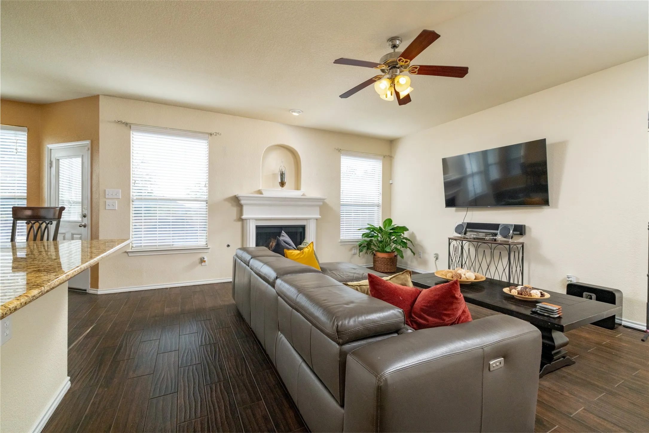 Single Family Residence For Sale in Tarrant County , 45 Beechcreek Drive, Edgecliff Village, Texas 76134, 4 Bedroom, 4 Bathroom, 3 Garage spaces, 2,977 Sqft, built in 2008, mls#21346461, Real Estate Agent in Edgecliff Village, Homes For Sale in Tarrant county, Homes For Sale in Edgecliff Village, Realtor in Edgecliff Village Texas, Real Estate Brokerage Independent Realty Texas, Luminita Cordes Realtor