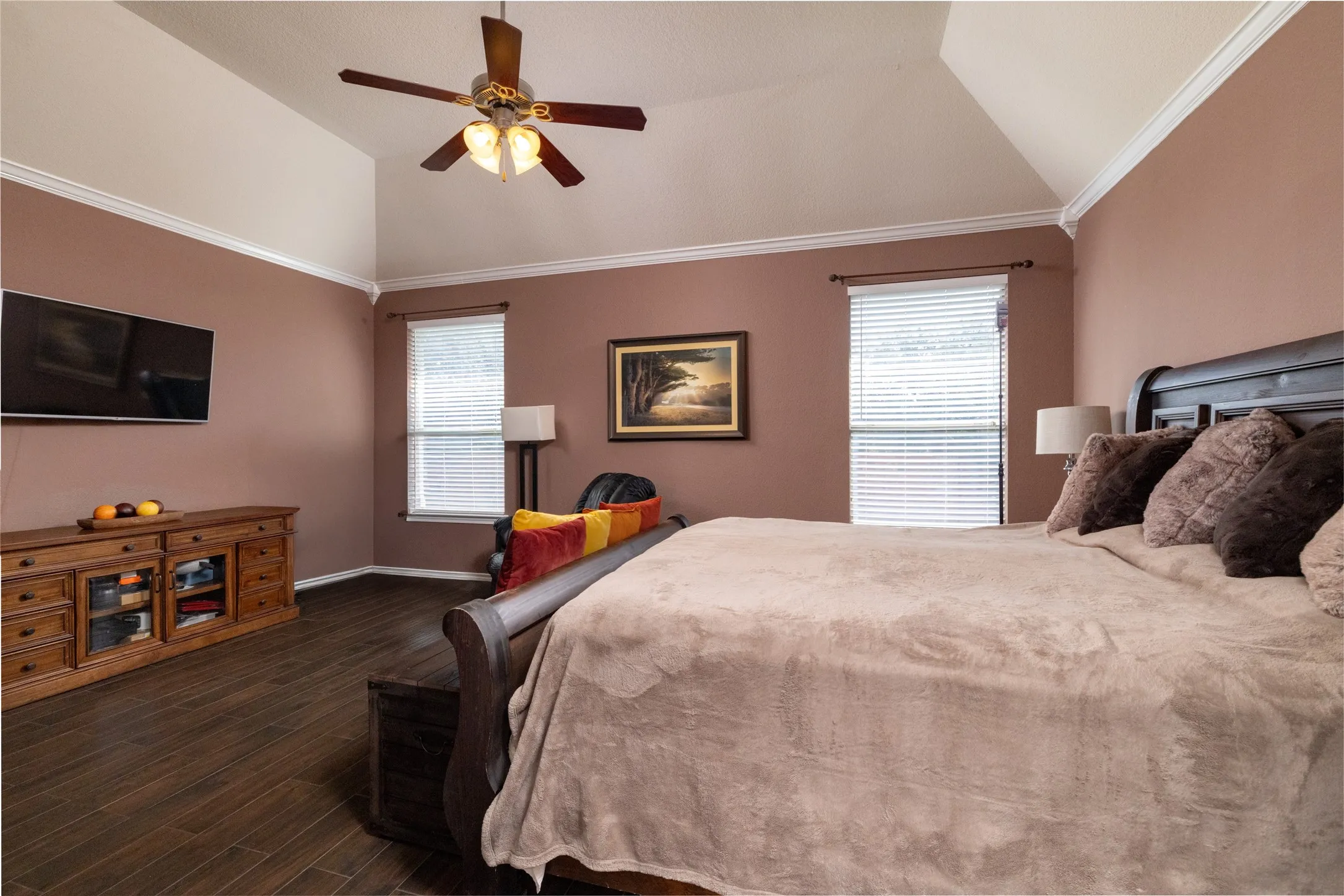 Single Family Residence For Sale in Tarrant County , 45 Beechcreek Drive, Edgecliff Village, Texas 76134, 4 Bedroom, 4 Bathroom, 3 Garage spaces, 2,977 Sqft, built in 2008, mls#21346461, Real Estate Agent in Edgecliff Village, Homes For Sale in Tarrant county, Homes For Sale in Edgecliff Village, Realtor in Edgecliff Village Texas, Real Estate Brokerage Independent Realty Texas, Luminita Cordes Realtor