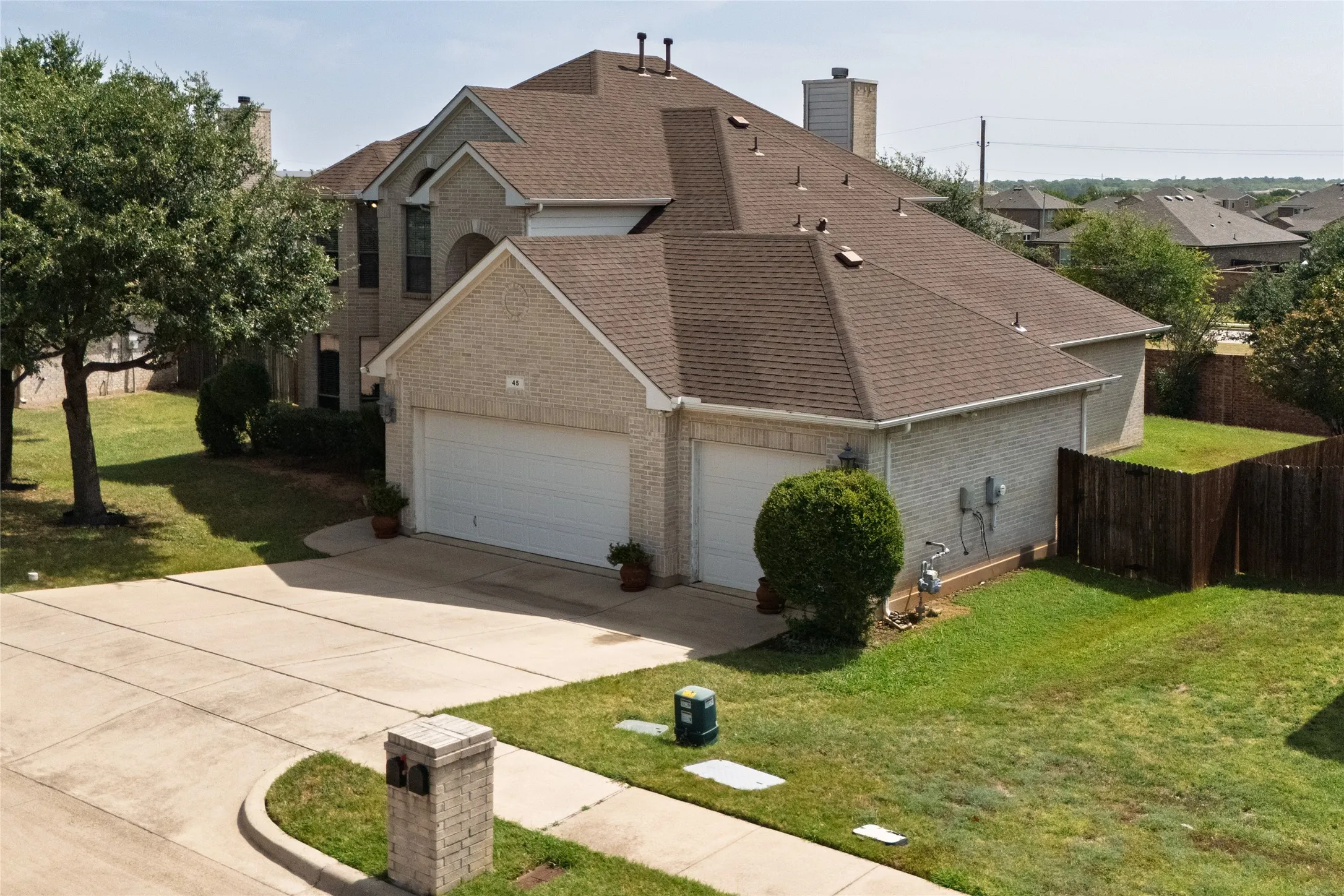 Single Family Residence For Sale in Tarrant County , 45 Beechcreek Drive, Edgecliff Village, Texas 76134, 4 Bedroom, 4 Bathroom, 3 Garage spaces, 2,977 Sqft, built in 2008, mls#21346461, Real Estate Agent in Edgecliff Village, Homes For Sale in Tarrant county, Homes For Sale in Edgecliff Village, Realtor in Edgecliff Village Texas, Real Estate Brokerage Independent Realty Texas, Luminita Cordes Realtor