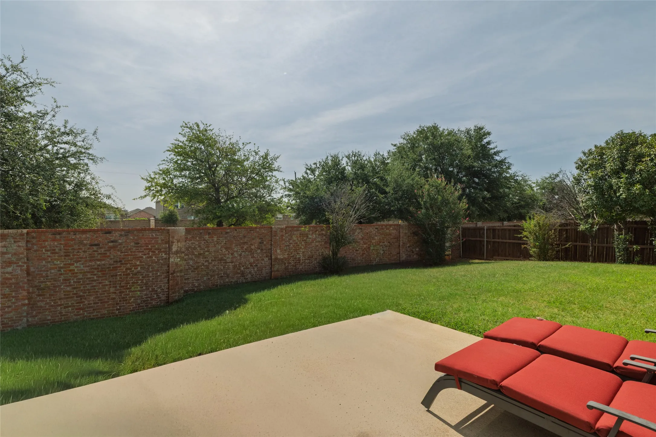 Single Family Residence For Sale in Tarrant County , 45 Beechcreek Drive, Edgecliff Village, Texas 76134, 4 Bedroom, 4 Bathroom, 3 Garage spaces, 2,977 Sqft, built in 2008, mls#21346461, Real Estate Agent in Edgecliff Village, Homes For Sale in Tarrant county, Homes For Sale in Edgecliff Village, Realtor in Edgecliff Village Texas, Real Estate Brokerage Independent Realty Texas, Luminita Cordes Realtor