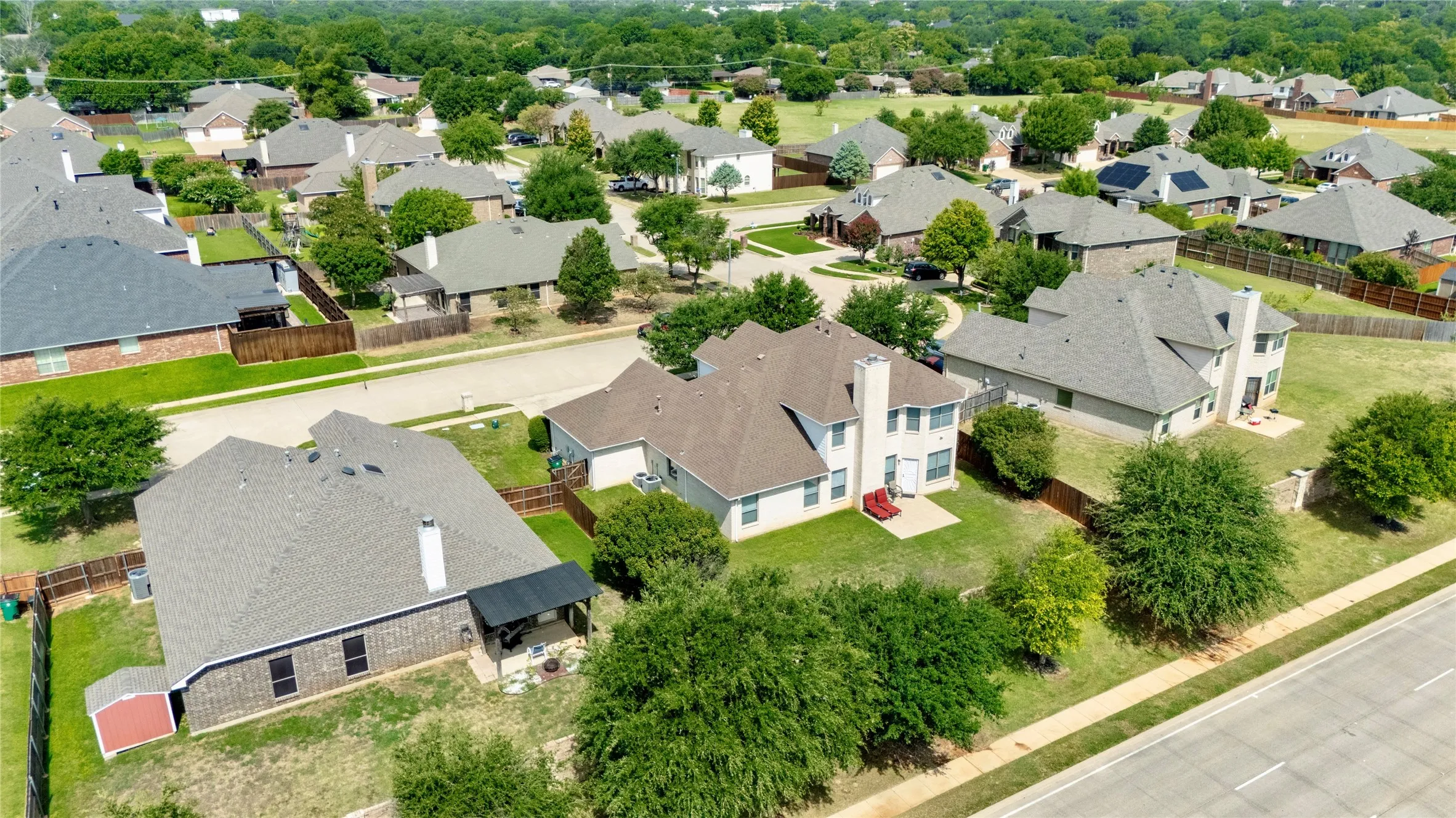 Single Family Residence For Sale in Tarrant County , 45 Beechcreek Drive, Edgecliff Village, Texas 76134, 4 Bedroom, 4 Bathroom, 3 Garage spaces, 2,977 Sqft, built in 2008, mls#21346461, Real Estate Agent in Edgecliff Village, Homes For Sale in Tarrant county, Homes For Sale in Edgecliff Village, Realtor in Edgecliff Village Texas, Real Estate Brokerage Independent Realty Texas, Luminita Cordes Realtor