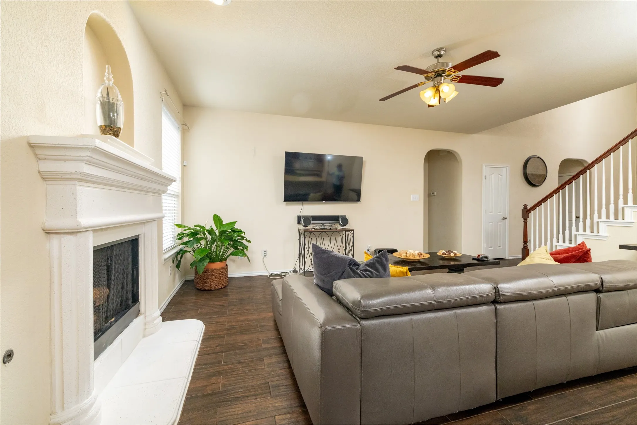 Single Family Residence For Sale in Tarrant County , 45 Beechcreek Drive, Edgecliff Village, Texas 76134, 4 Bedroom, 4 Bathroom, 3 Garage spaces, 2,977 Sqft, built in 2008, mls#21346461, Real Estate Agent in Edgecliff Village, Homes For Sale in Tarrant county, Homes For Sale in Edgecliff Village, Realtor in Edgecliff Village Texas, Real Estate Brokerage Independent Realty Texas, Luminita Cordes Realtor
