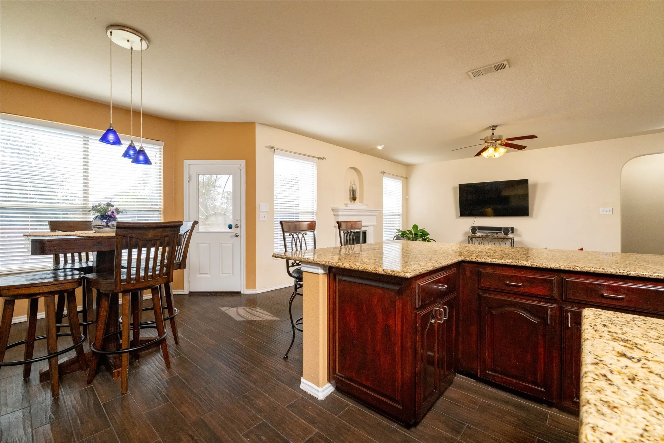 Single Family Residence For Sale in Tarrant County , 45 Beechcreek Drive, Edgecliff Village, Texas 76134, 4 Bedroom, 4 Bathroom, 3 Garage spaces, 2,977 Sqft, built in 2008, mls#21346461, Real Estate Agent in Edgecliff Village, Homes For Sale in Tarrant county, Homes For Sale in Edgecliff Village, Realtor in Edgecliff Village Texas, Real Estate Brokerage Independent Realty Texas, Luminita Cordes Realtor
