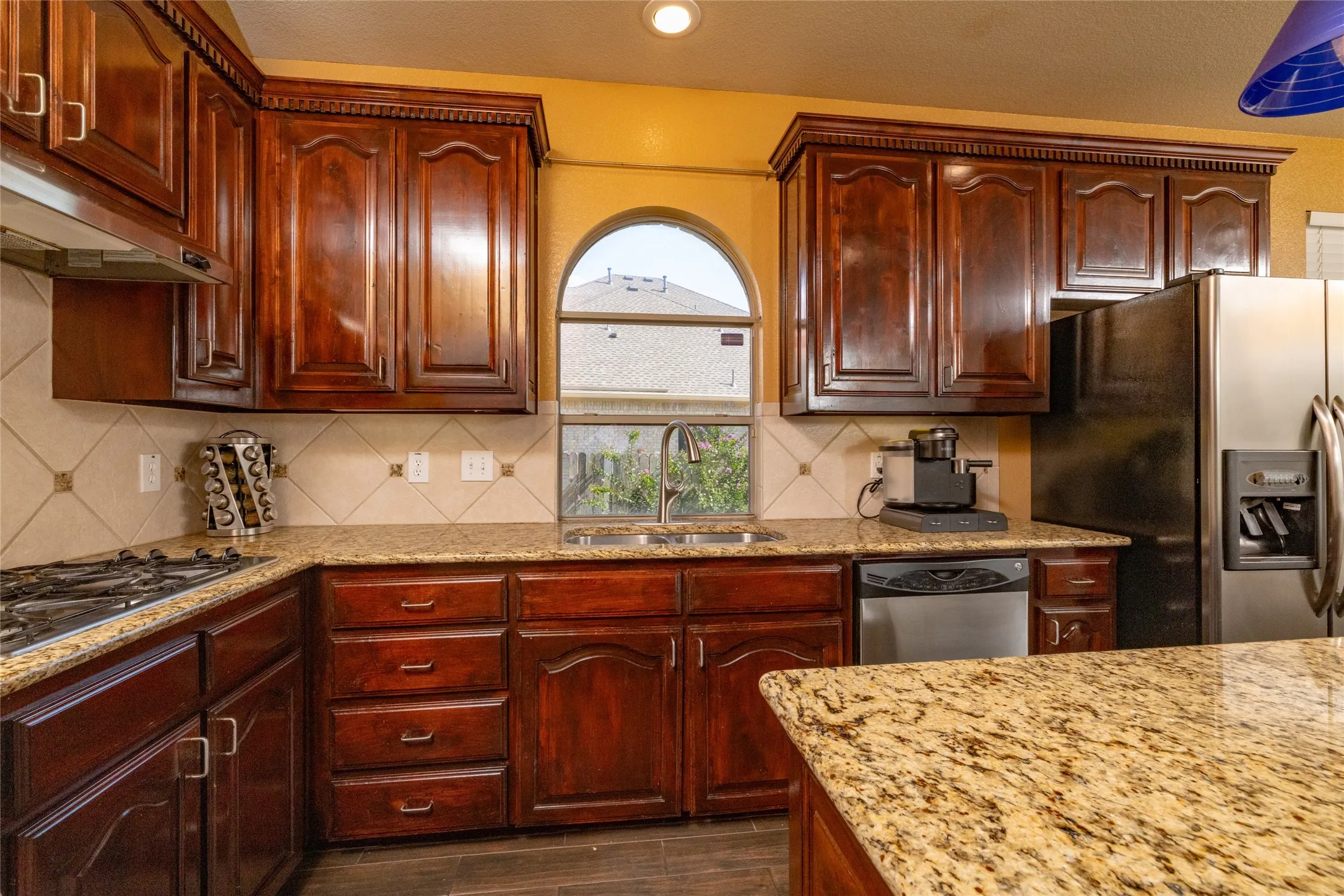Single Family Residence For Sale in Tarrant County , 45 Beechcreek Drive, Edgecliff Village, Texas 76134, 4 Bedroom, 4 Bathroom, 3 Garage spaces, 2,977 Sqft, built in 2008, mls#21346461, Real Estate Agent in Edgecliff Village, Homes For Sale in Tarrant county, Homes For Sale in Edgecliff Village, Realtor in Edgecliff Village Texas, Real Estate Brokerage Independent Realty Texas, Luminita Cordes Realtor
