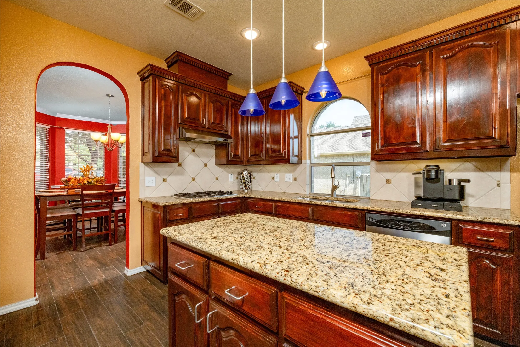 Single Family Residence For Sale in Tarrant County , 45 Beechcreek Drive, Edgecliff Village, Texas 76134, 4 Bedroom, 4 Bathroom, 3 Garage spaces, 2,977 Sqft, built in 2008, mls#21346461, Real Estate Agent in Edgecliff Village, Homes For Sale in Tarrant county, Homes For Sale in Edgecliff Village, Realtor in Edgecliff Village Texas, Real Estate Brokerage Independent Realty Texas, Luminita Cordes Realtor
