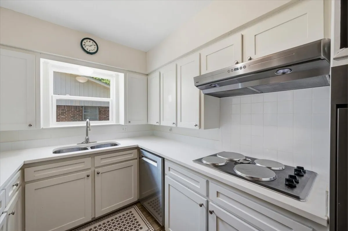 Single Family Residence For Sale in Tarrant County , 7413 Christopher Court, North Richland Hills, Texas 76180, 3 Bedroom, 2 Bathroom, 2 Garage spaces, 1,344 Sqft, built in 1967, mls#21346374, Real Estate Agent in North Richland Hills, Homes For Sale in Tarrant county, Homes For Sale in North Richland Hills, Realtor in North Richland Hills Texas, Real Estate Brokerage Independent Realty Texas, Luminita Cordes Realtor