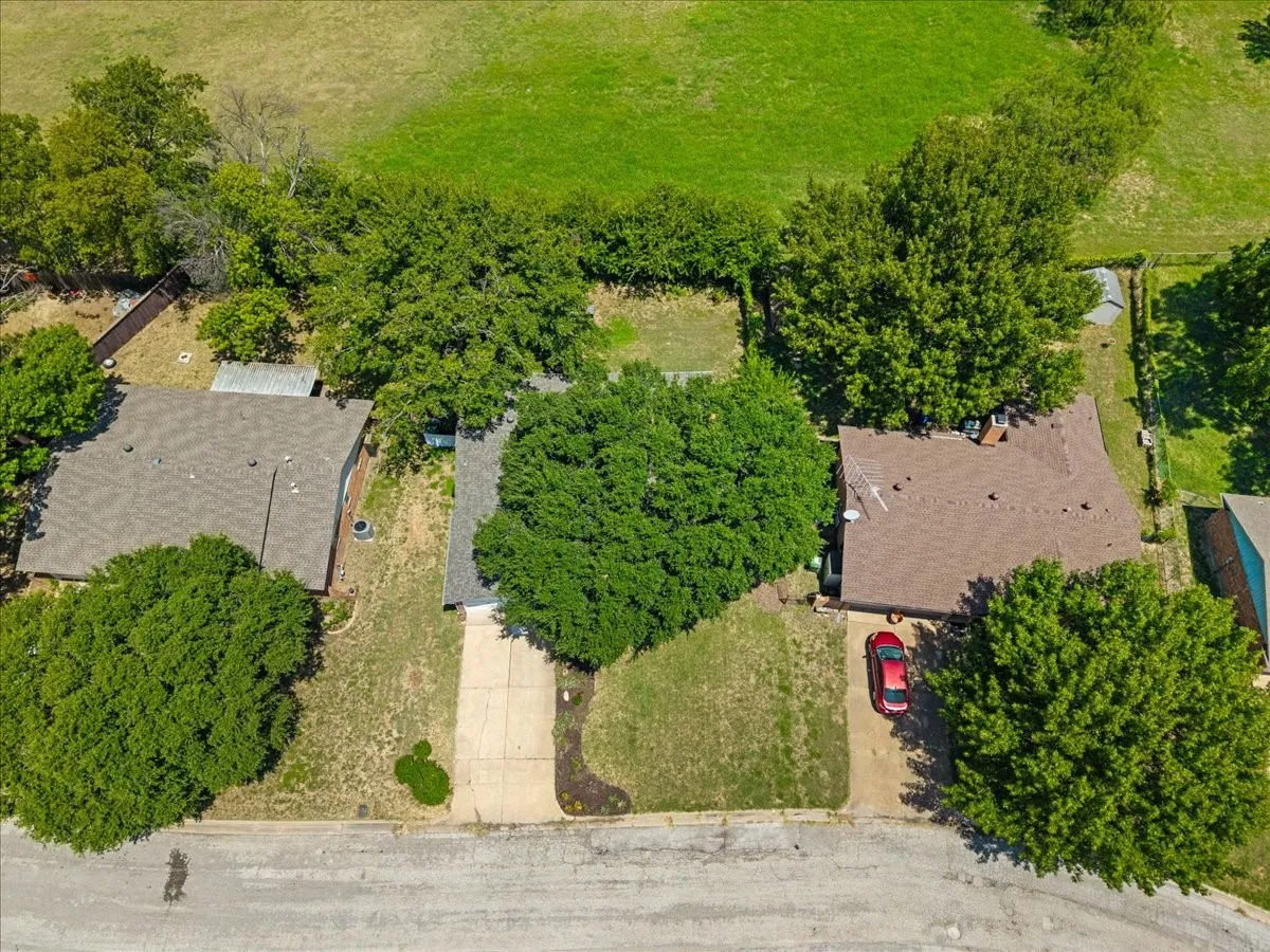 Single Family Residence For Sale in Tarrant County , 7413 Christopher Court, North Richland Hills, Texas 76180, 3 Bedroom, 2 Bathroom, 2 Garage spaces, 1,344 Sqft, built in 1967, mls#21346374, Real Estate Agent in North Richland Hills, Homes For Sale in Tarrant county, Homes For Sale in North Richland Hills, Realtor in North Richland Hills Texas, Real Estate Brokerage Independent Realty Texas, Luminita Cordes Realtor
