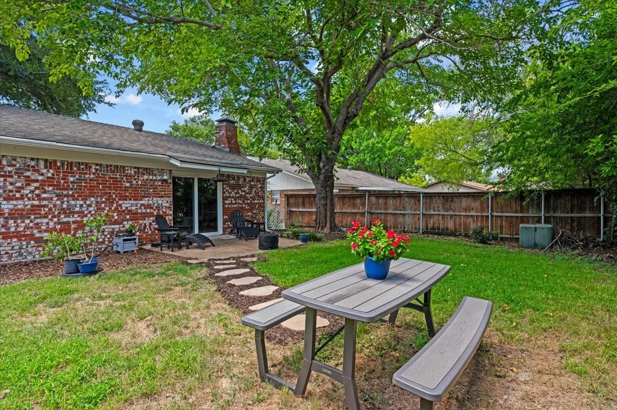 Single Family Residence For Sale in Tarrant County , 7413 Christopher Court, North Richland Hills, Texas 76180, 3 Bedroom, 2 Bathroom, 2 Garage spaces, 1,344 Sqft, built in 1967, mls#21346374, Real Estate Agent in North Richland Hills, Homes For Sale in Tarrant county, Homes For Sale in North Richland Hills, Realtor in North Richland Hills Texas, Real Estate Brokerage Independent Realty Texas, Luminita Cordes Realtor