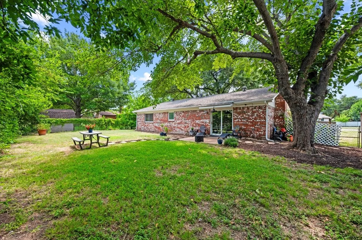 Single Family Residence For Sale in Tarrant County , 7413 Christopher Court, North Richland Hills, Texas 76180, 3 Bedroom, 2 Bathroom, 2 Garage spaces, 1,344 Sqft, built in 1967, mls#21346374, Real Estate Agent in North Richland Hills, Homes For Sale in Tarrant county, Homes For Sale in North Richland Hills, Realtor in North Richland Hills Texas, Real Estate Brokerage Independent Realty Texas, Luminita Cordes Realtor