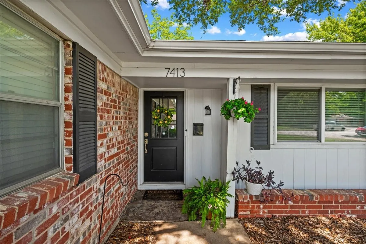 Single Family Residence For Sale in Tarrant County , 7413 Christopher Court, North Richland Hills, Texas 76180, 3 Bedroom, 2 Bathroom, 2 Garage spaces, 1,344 Sqft, built in 1967, mls#21346374, Real Estate Agent in North Richland Hills, Homes For Sale in Tarrant county, Homes For Sale in North Richland Hills, Realtor in North Richland Hills Texas, Real Estate Brokerage Independent Realty Texas, Luminita Cordes Realtor
