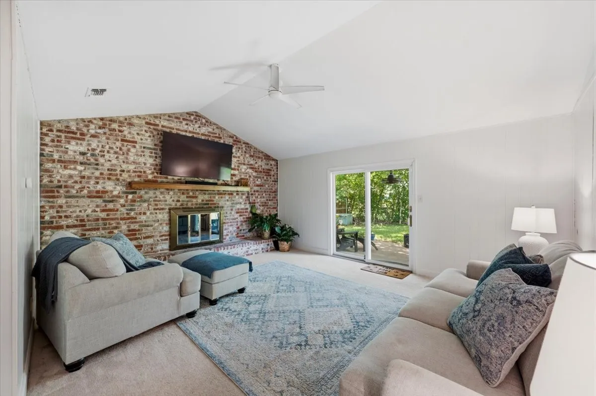 Single Family Residence For Sale in Tarrant County , 7413 Christopher Court, North Richland Hills, Texas 76180, 3 Bedroom, 2 Bathroom, 2 Garage spaces, 1,344 Sqft, built in 1967, mls#21346374, Real Estate Agent in North Richland Hills, Homes For Sale in Tarrant county, Homes For Sale in North Richland Hills, Realtor in North Richland Hills Texas, Real Estate Brokerage Independent Realty Texas, Luminita Cordes Realtor