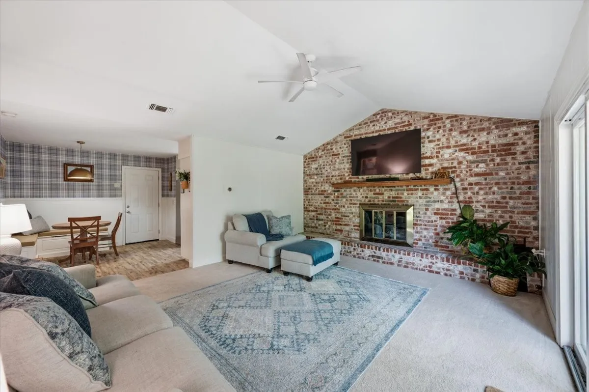Single Family Residence For Sale in Tarrant County , 7413 Christopher Court, North Richland Hills, Texas 76180, 3 Bedroom, 2 Bathroom, 2 Garage spaces, 1,344 Sqft, built in 1967, mls#21346374, Real Estate Agent in North Richland Hills, Homes For Sale in Tarrant county, Homes For Sale in North Richland Hills, Realtor in North Richland Hills Texas, Real Estate Brokerage Independent Realty Texas, Luminita Cordes Realtor