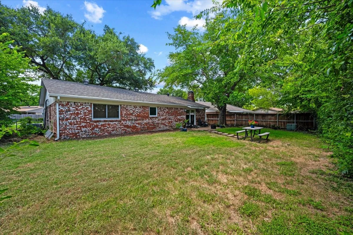 Single Family Residence For Sale in Tarrant County , 7413 Christopher Court, North Richland Hills, Texas 76180, 3 Bedroom, 2 Bathroom, 2 Garage spaces, 1,344 Sqft, built in 1967, mls#21346374, Real Estate Agent in North Richland Hills, Homes For Sale in Tarrant county, Homes For Sale in North Richland Hills, Realtor in North Richland Hills Texas, Real Estate Brokerage Independent Realty Texas, Luminita Cordes Realtor
