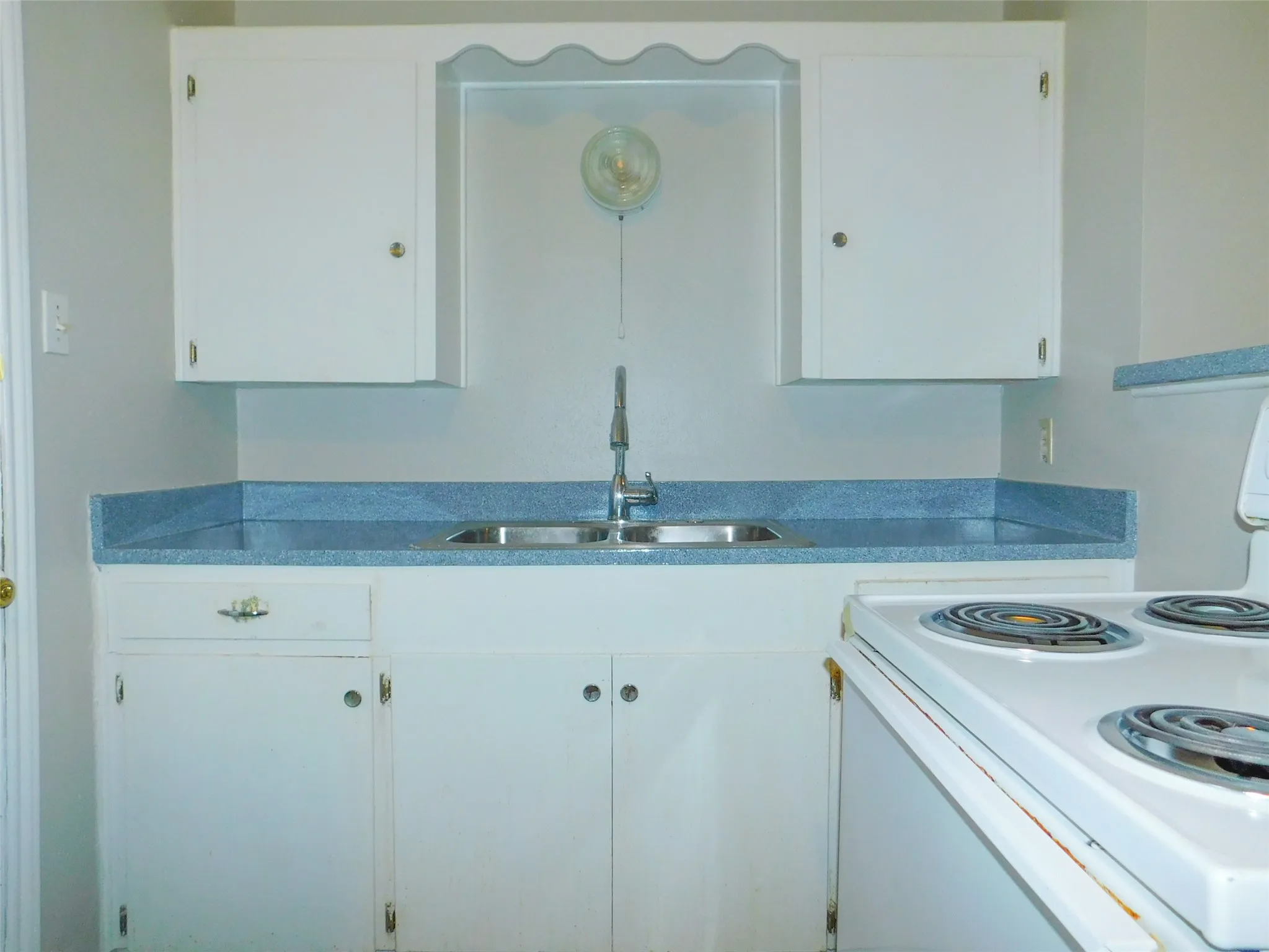 Apartment For Rent in Denton County , 401 Betchan Street 4A, Lake Dallas, Texas 75065, 1 Bedroom, 1 Bathroom, Garage spaces, 775 Sqft, built in 1960, mls#21346764, Real Estate Agent in Lake Dallas, Homes For Rent in Denton county, Homes For Rent in Lake Dallas, Realtor in Lake Dallas Texas, Real Estate Brokerage Independent Realty Texas, Luminita Cordes Realtor