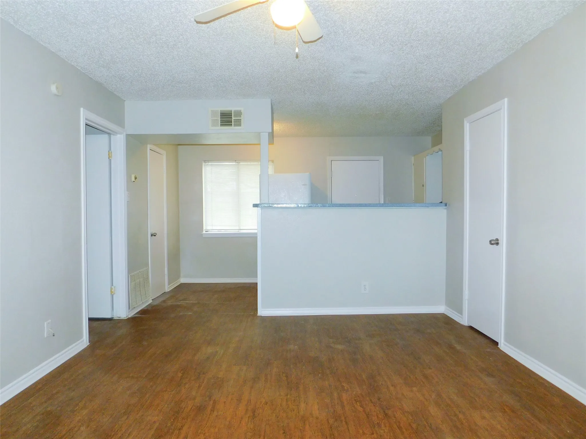 Apartment For Rent in Denton County , 401 Betchan Street 4A, Lake Dallas, Texas 75065, 1 Bedroom, 1 Bathroom, Garage spaces, 775 Sqft, built in 1960, mls#21346764, Real Estate Agent in Lake Dallas, Homes For Rent in Denton county, Homes For Rent in Lake Dallas, Realtor in Lake Dallas Texas, Real Estate Brokerage Independent Realty Texas, Luminita Cordes Realtor