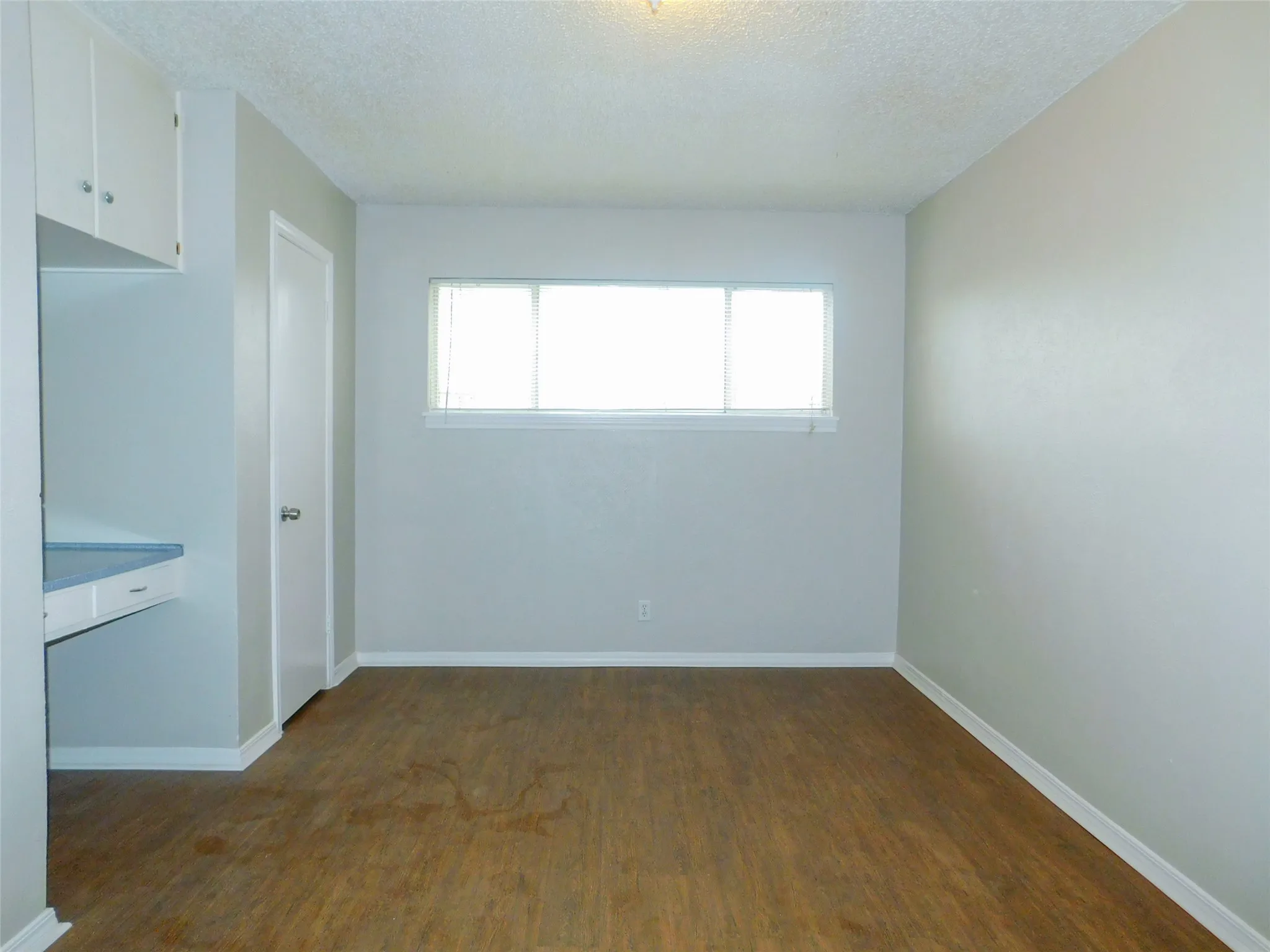 Apartment For Rent in Denton County , 401 Betchan Street 4A, Lake Dallas, Texas 75065, 1 Bedroom, 1 Bathroom, Garage spaces, 775 Sqft, built in 1960, mls#21346764, Real Estate Agent in Lake Dallas, Homes For Rent in Denton county, Homes For Rent in Lake Dallas, Realtor in Lake Dallas Texas, Real Estate Brokerage Independent Realty Texas, Luminita Cordes Realtor