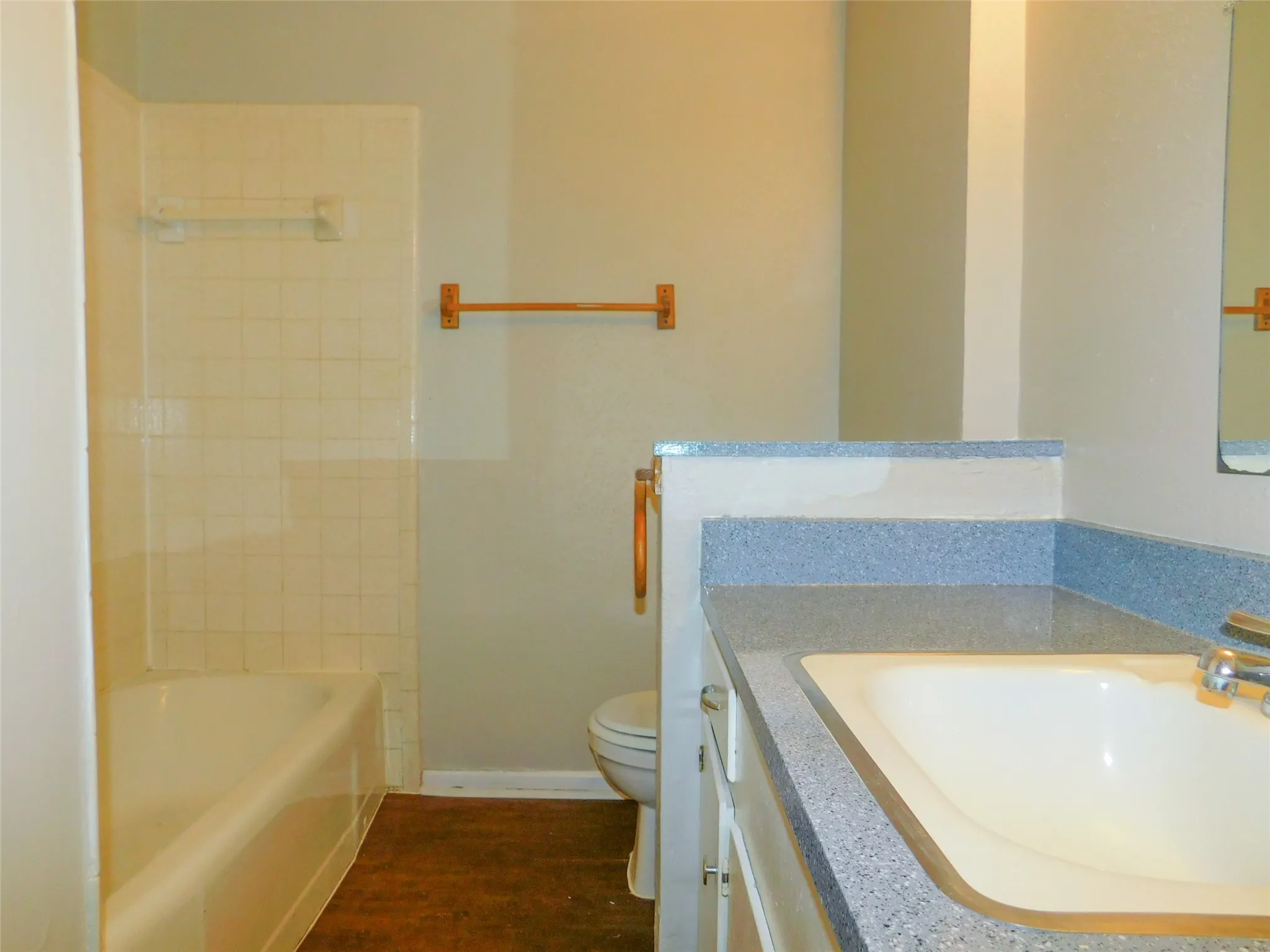 Apartment For Rent in Denton County , 401 Betchan Street 4A, Lake Dallas, Texas 75065, 1 Bedroom, 1 Bathroom, Garage spaces, 775 Sqft, built in 1960, mls#21346764, Real Estate Agent in Lake Dallas, Homes For Rent in Denton county, Homes For Rent in Lake Dallas, Realtor in Lake Dallas Texas, Real Estate Brokerage Independent Realty Texas, Luminita Cordes Realtor