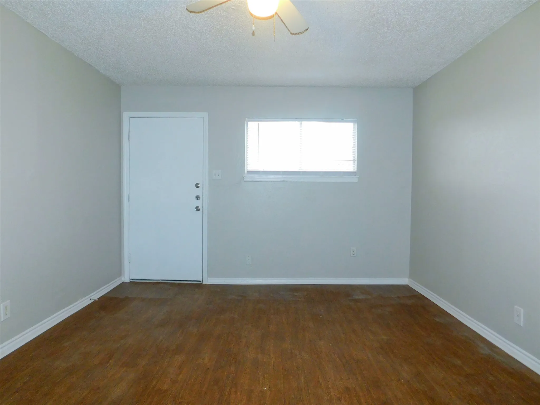 Apartment For Rent in Denton County , 401 Betchan Street 4A, Lake Dallas, Texas 75065, 1 Bedroom, 1 Bathroom, Garage spaces, 775 Sqft, built in 1960, mls#21346764, Real Estate Agent in Lake Dallas, Homes For Rent in Denton county, Homes For Rent in Lake Dallas, Realtor in Lake Dallas Texas, Real Estate Brokerage Independent Realty Texas, Luminita Cordes Realtor