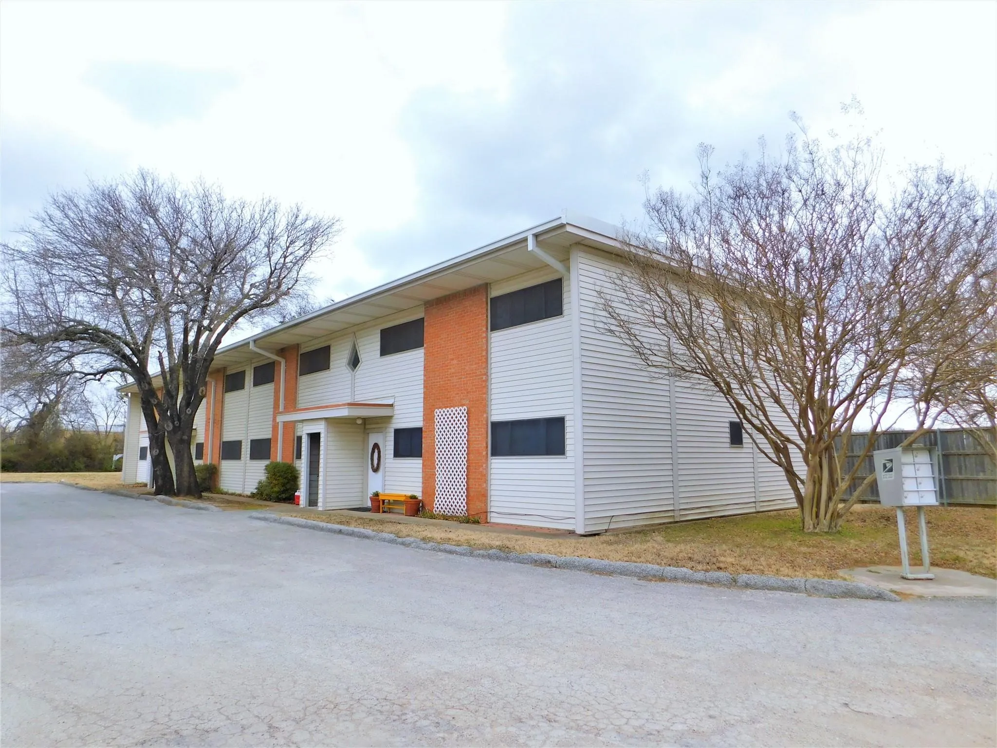 Apartment For Rent in Denton County , 401 Betchan Street 4A, Lake Dallas, Texas 75065, 1 Bedroom, 1 Bathroom, Garage spaces, 775 Sqft, built in 1960, mls#21346764, Real Estate Agent in Lake Dallas, Homes For Rent in Denton county, Homes For Rent in Lake Dallas, Realtor in Lake Dallas Texas, Real Estate Brokerage Independent Realty Texas, Luminita Cordes Realtor