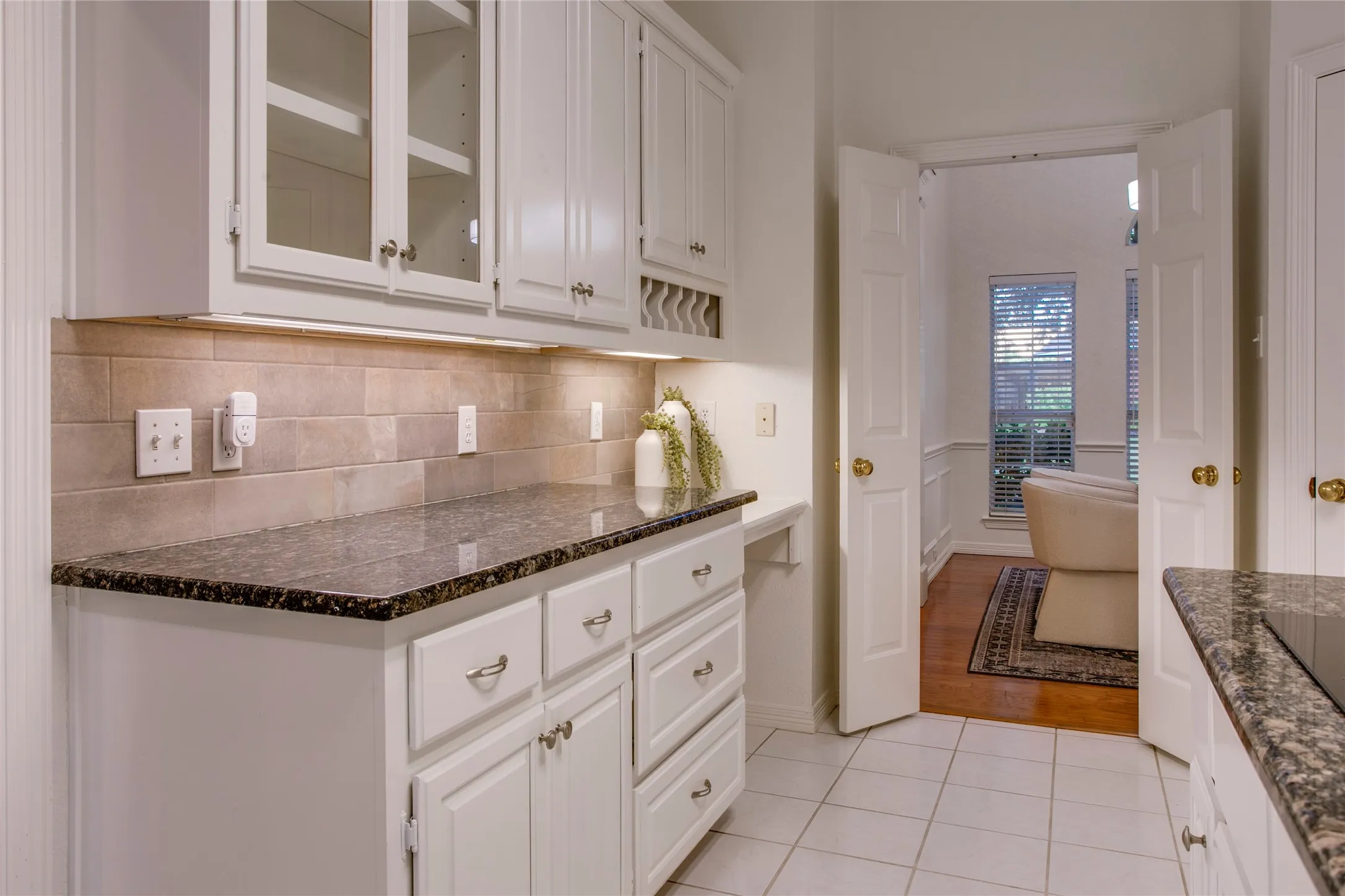 Upper cabinets with glass fronts enhance the feeling of spaciousness.